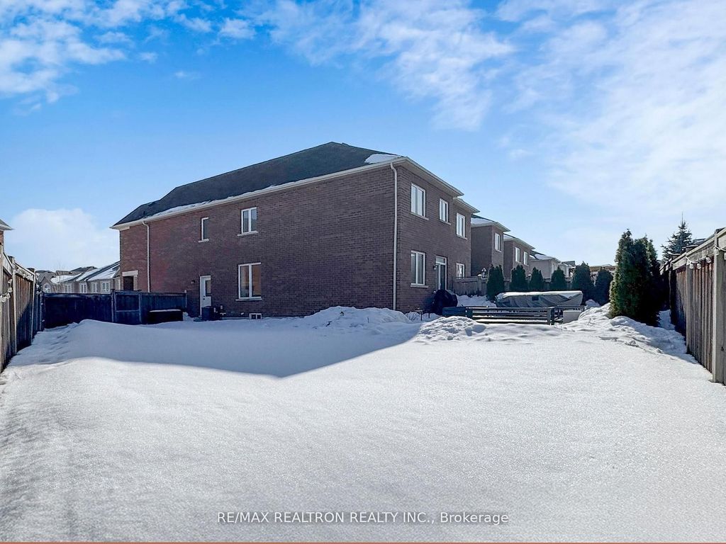Photo of 18 London Pride Drive, Richmond Hill, ON L4E 0X2 (MLS # N12858024)