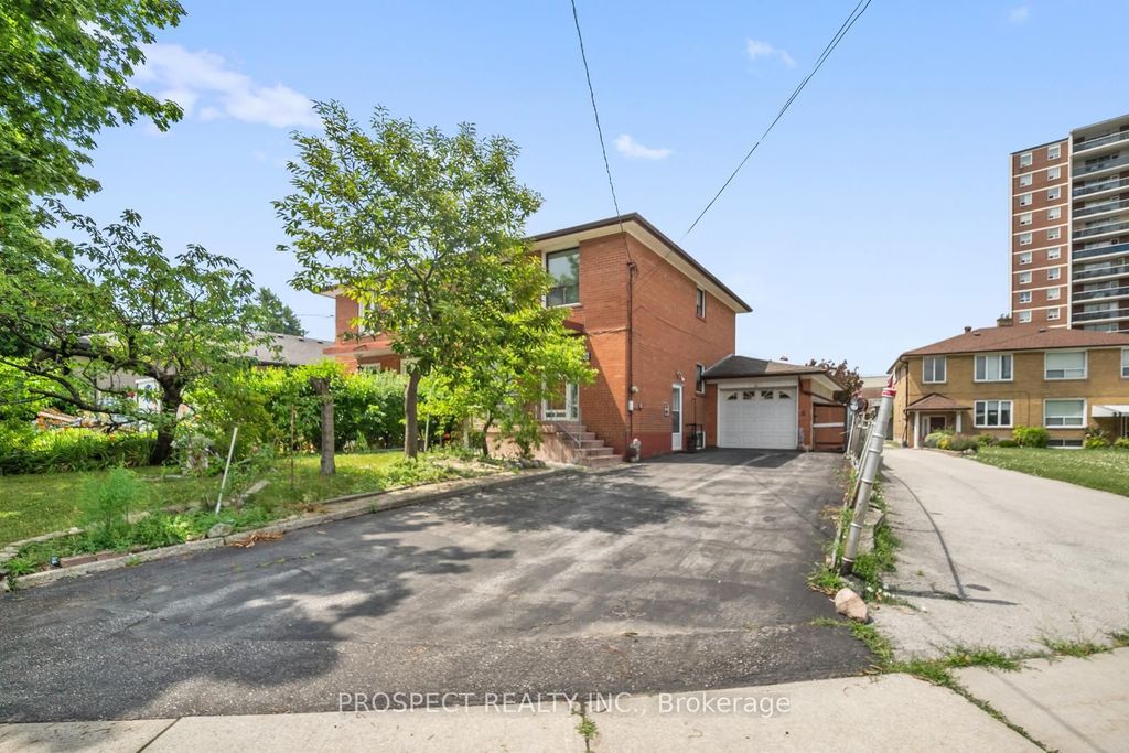 Photo of 8 Sonnet Court, Toronto, ON M6L 1J7 (MLS # W12379651)