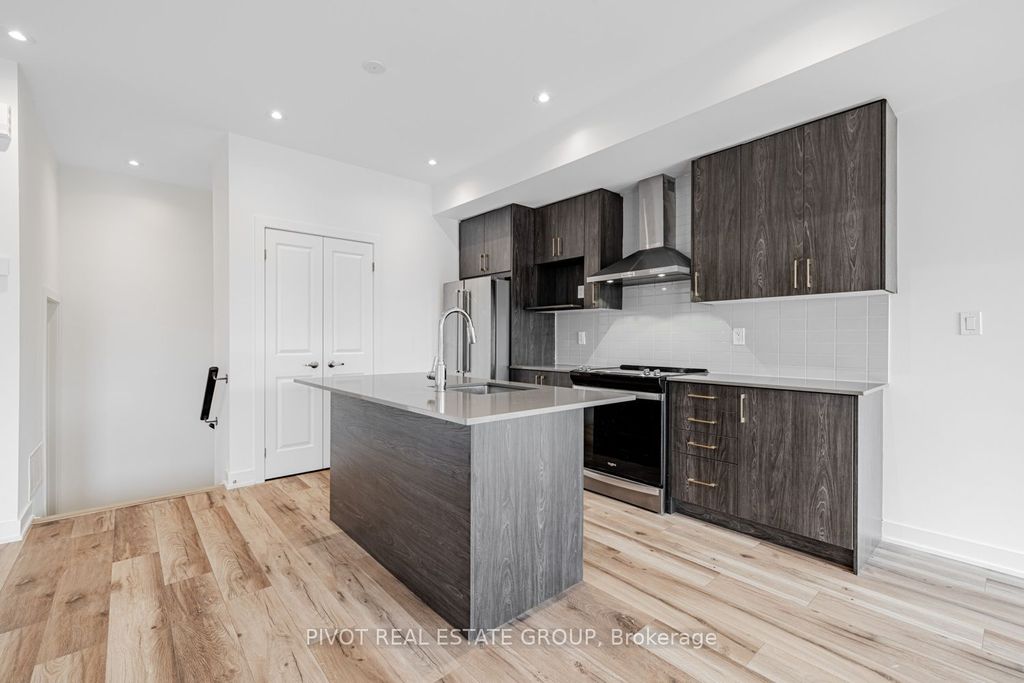 Photo of 42 Covington Crescent, Whitchurch-Stouffville, ON L4A 4W8 (MLS # N12768332)