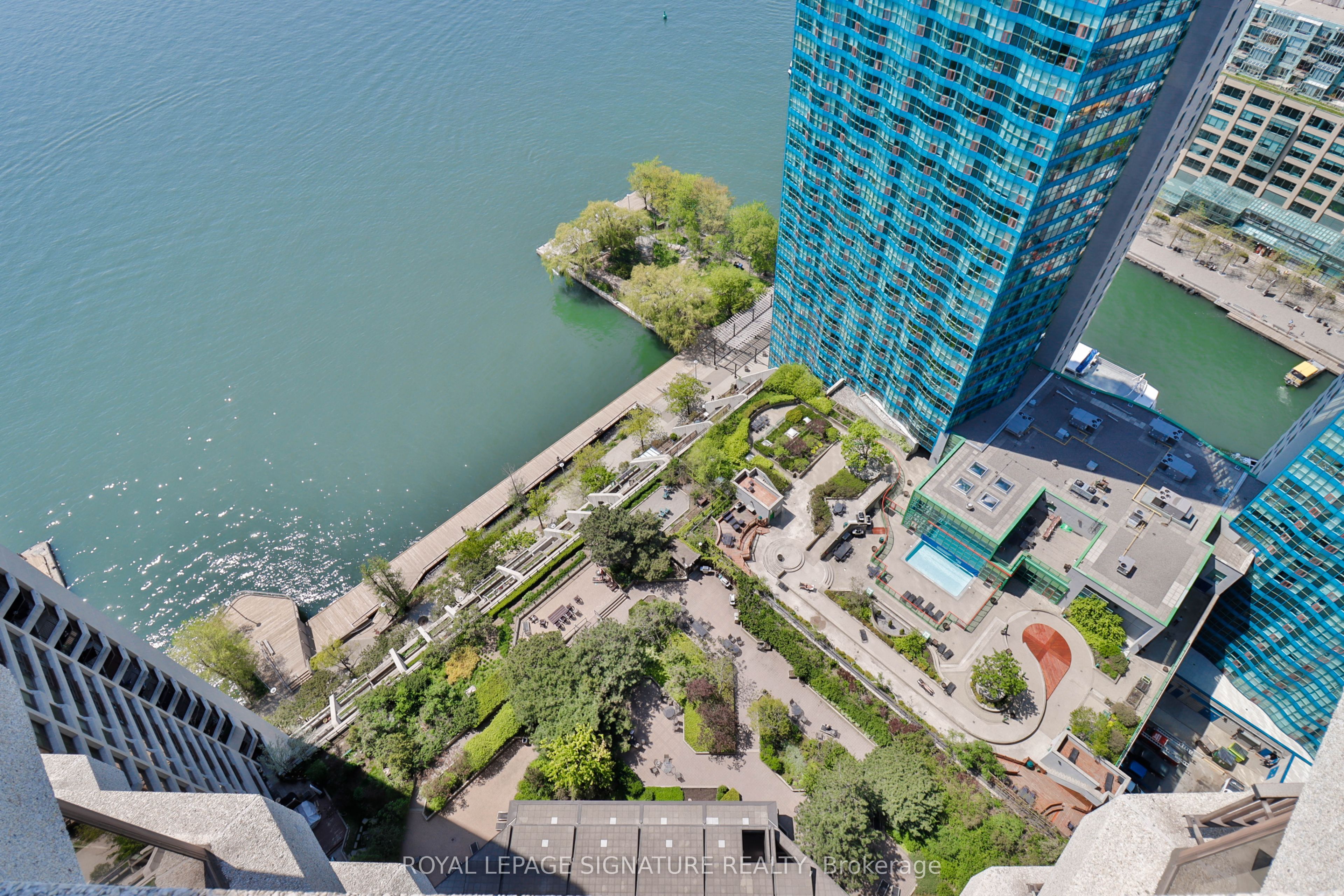 55 Harbour Square PH10