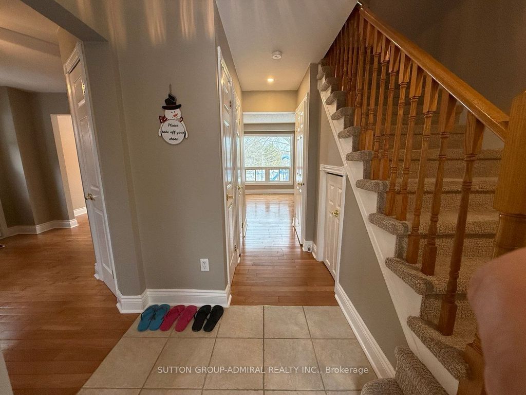 Photo of 39 April Gardens, Aurora, ON L4G 4R7 (MLS # N12869372)