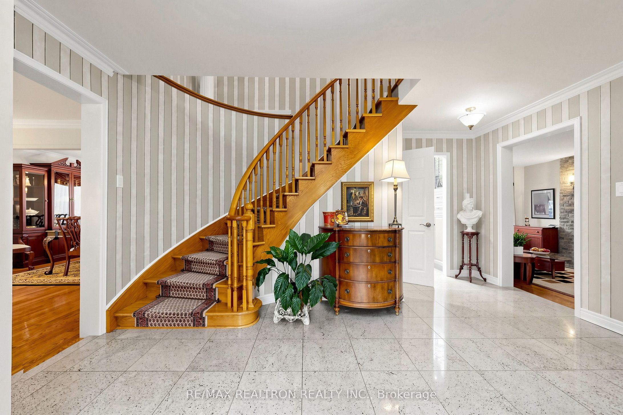2 Manor Place
