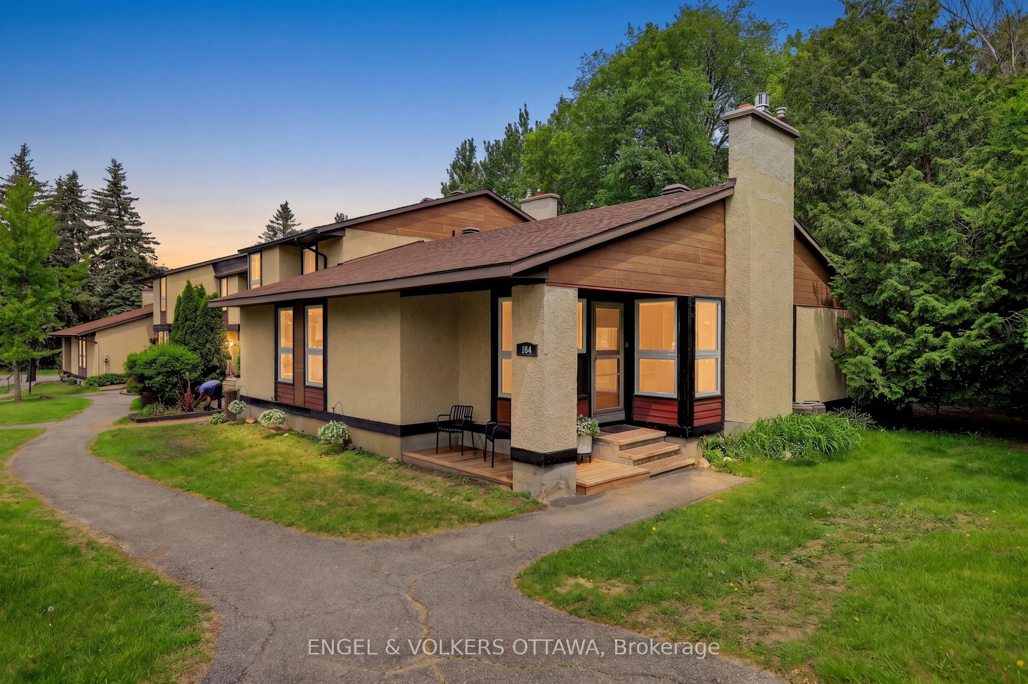 Photo 1 of 48 — 164 McClintock Way 6, Kanata, ON K2L 2A4