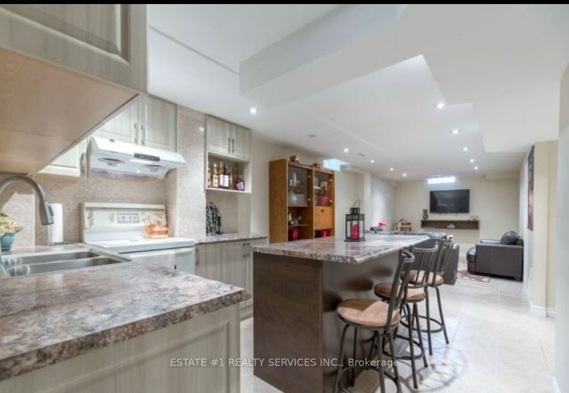 36 Dafoe Crescent E BSMNT