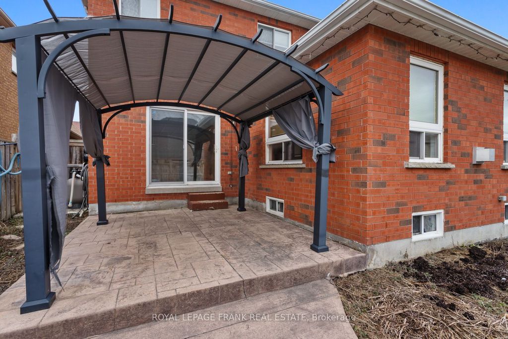 Photo of 31 Gabrielle Crescent, Whitby, ON L1R 3M6 (MLS # E12982190)