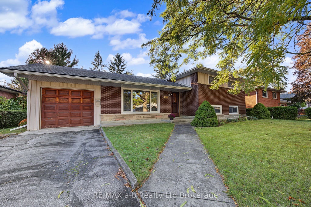 Photo of 20 Pinecrest Avenue, Cambridge, ON N1R 2Y8 (MLS # X13886394)
