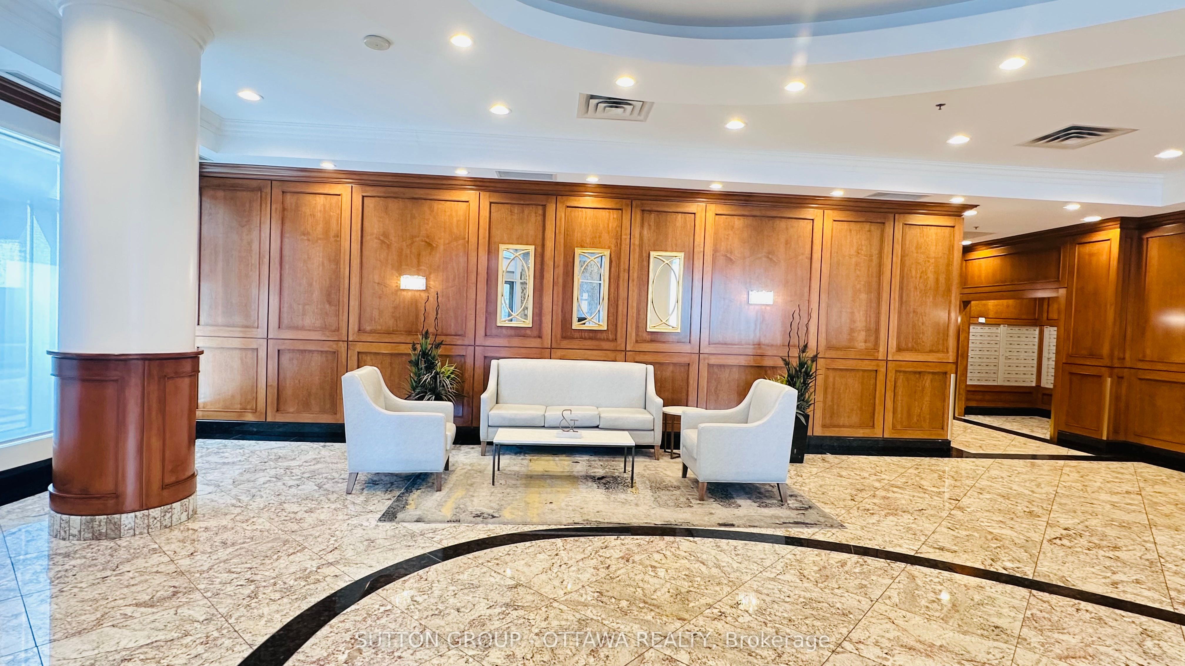 242 Rideau Street 706