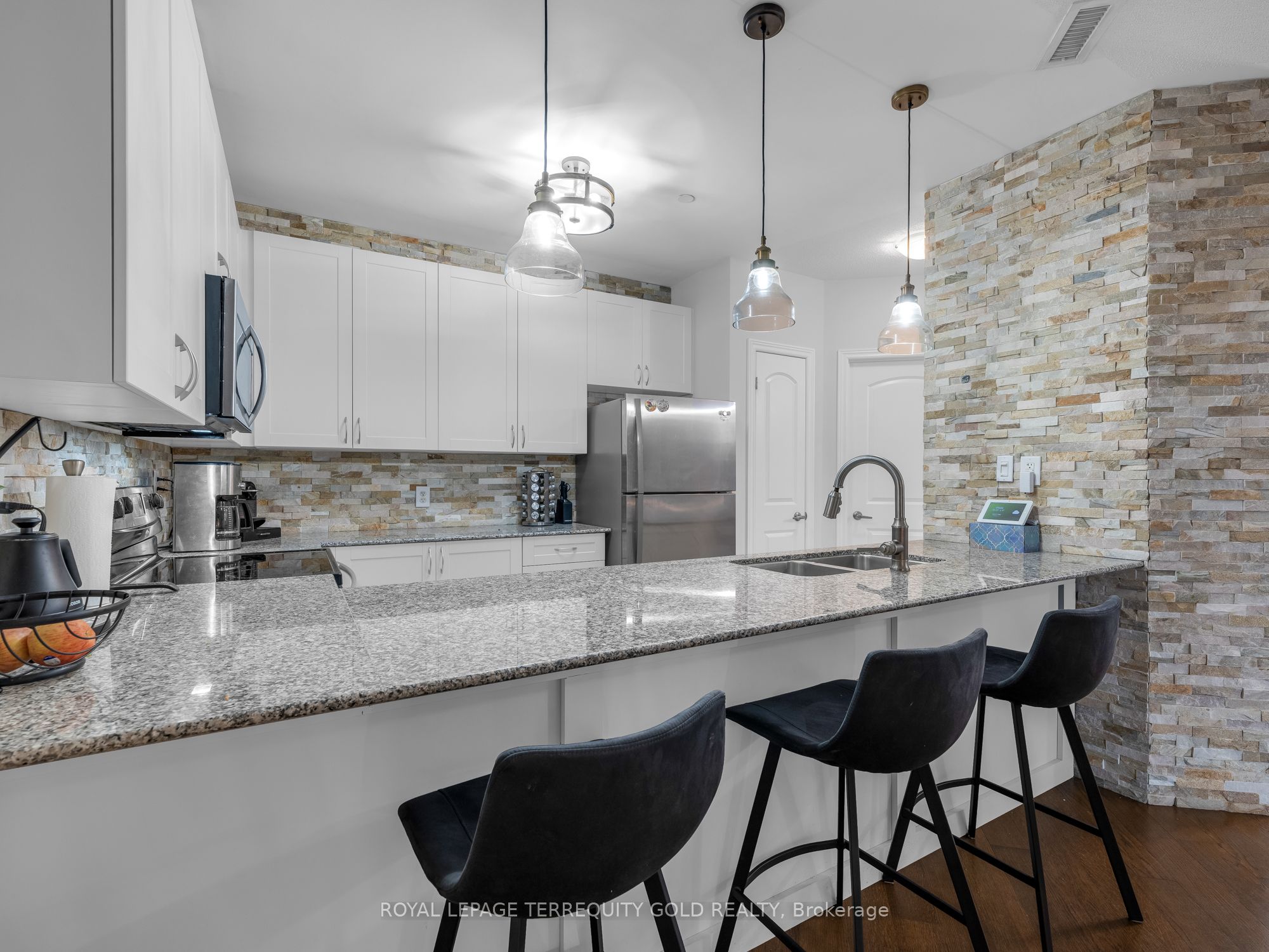 383 Main Street E 114