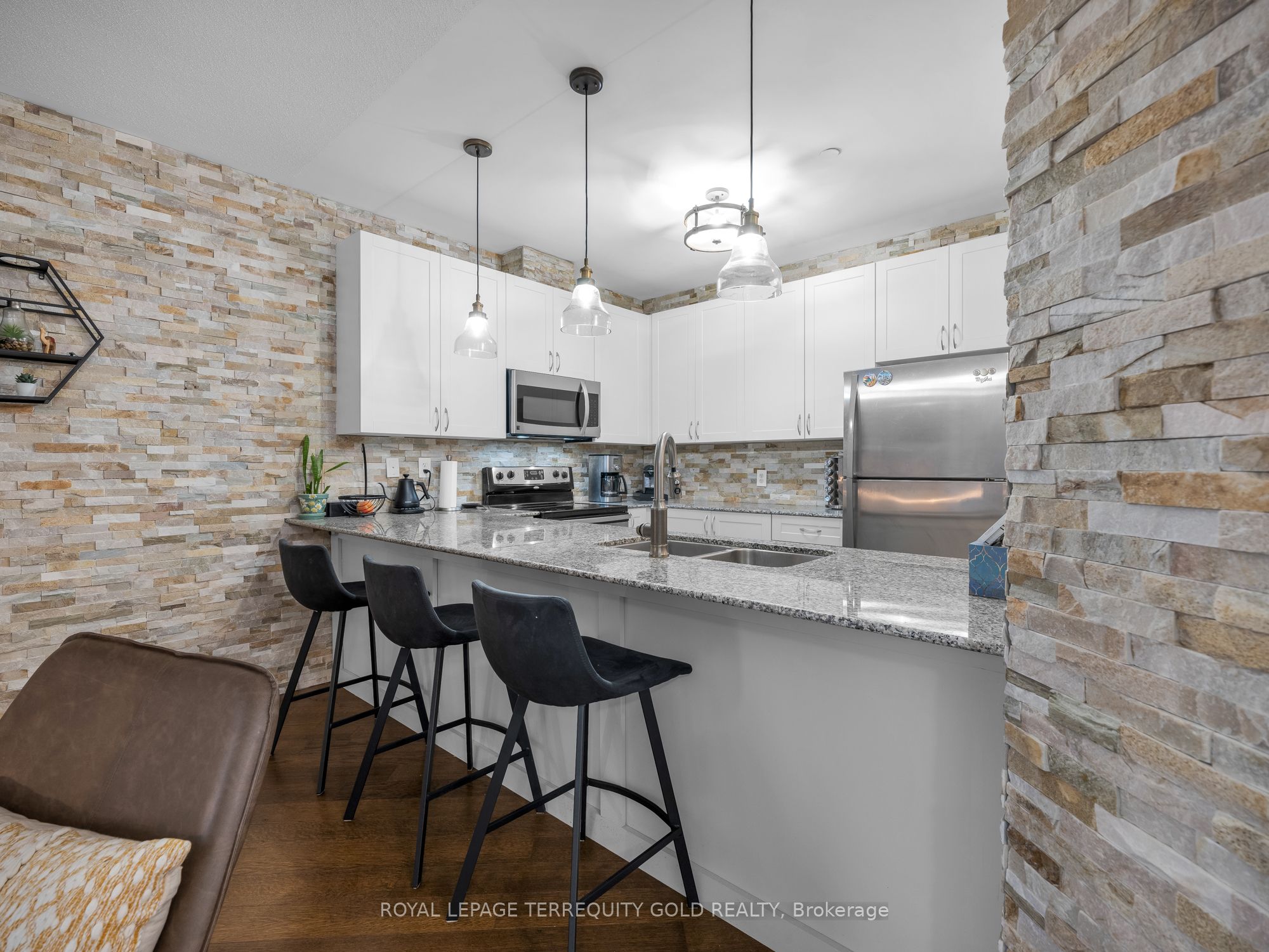 383 Main Street E 114