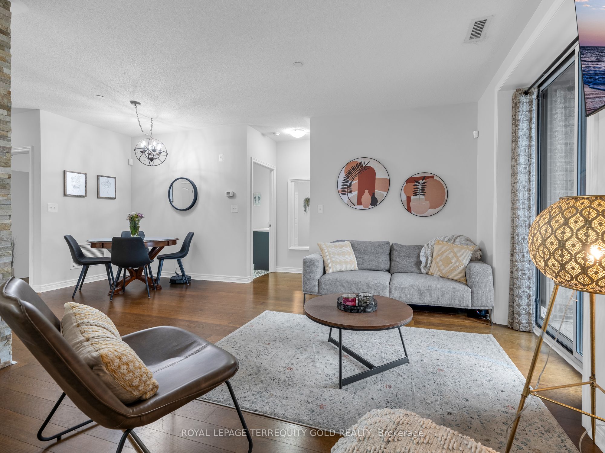 383 Main Street E 114