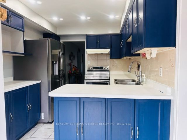 15 Lord Simcoe Drive