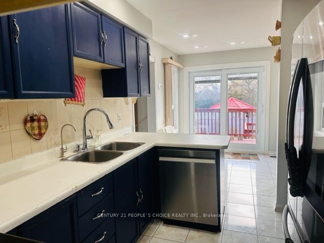 15 Lord Simcoe Drive