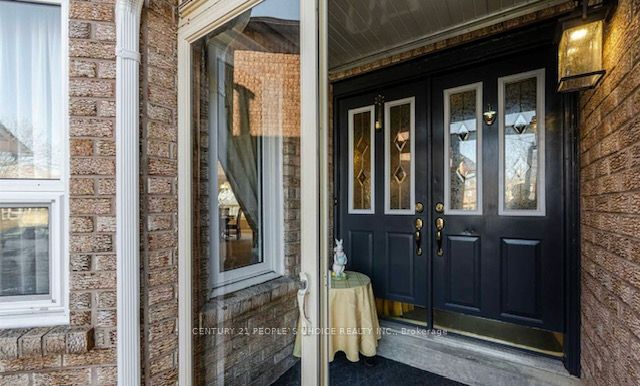 15 Lord Simcoe Drive
