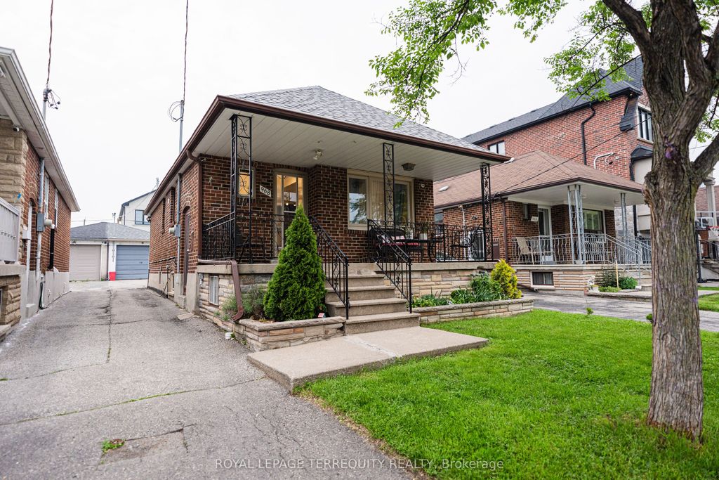 Photo of 968 Castlefield Avenue, Toronto, ON M6B 1E2 (MLS # W12204889)
