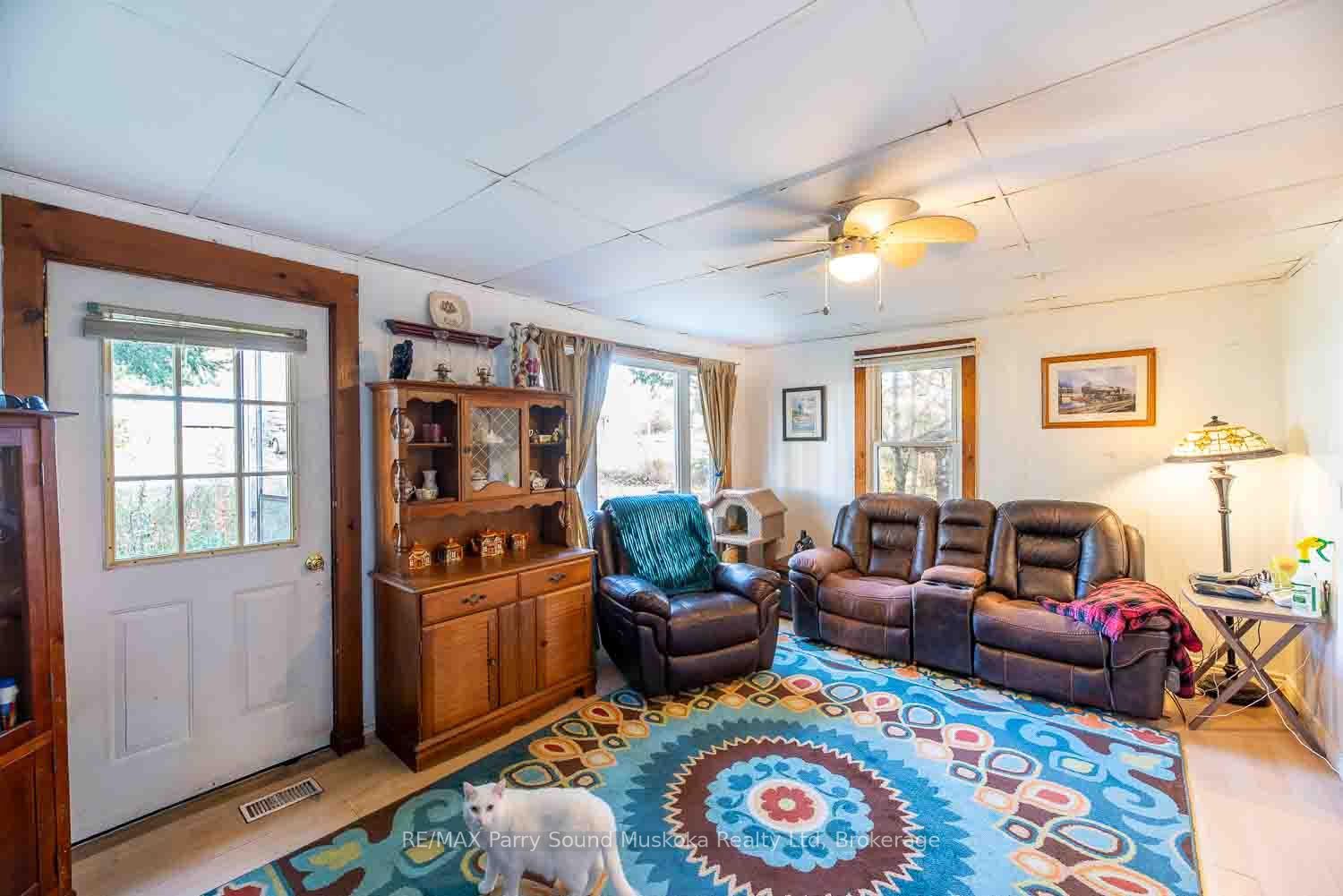 27 Ahmic St Street W