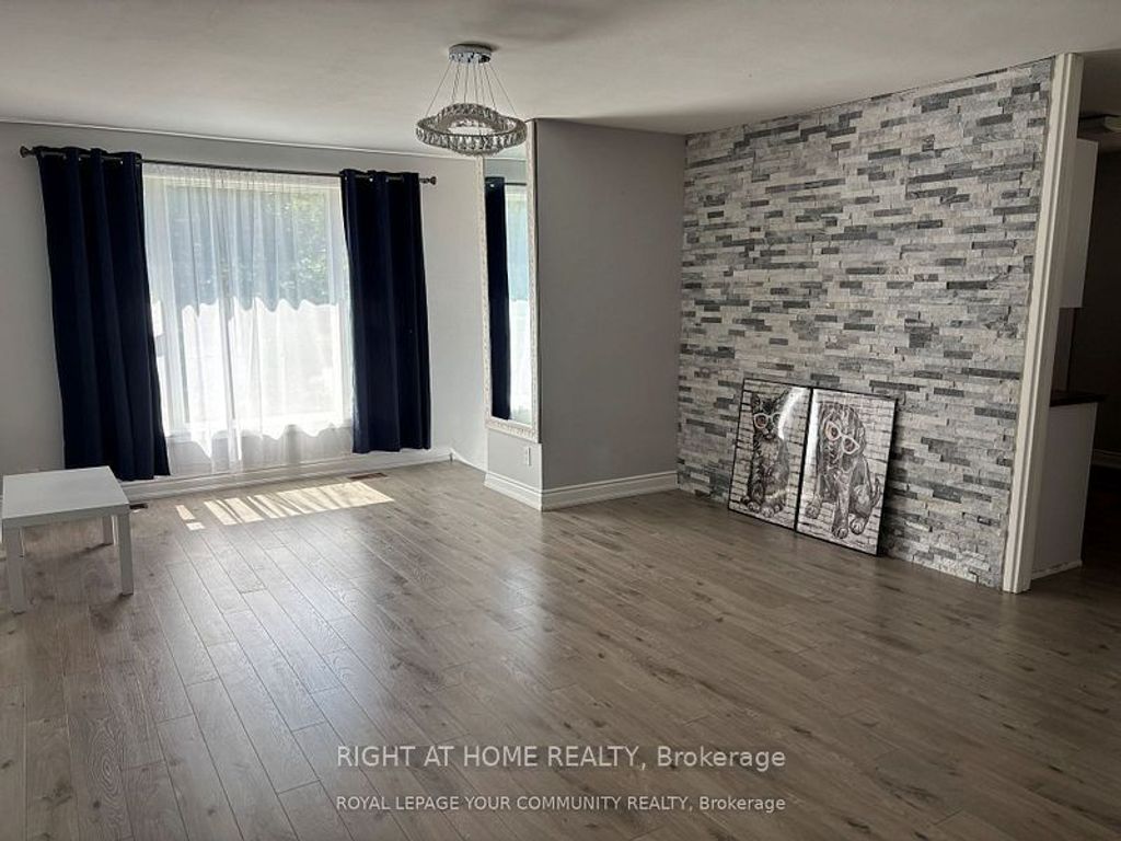 Photo of 211 Axminster Drive, Richmond Hill, ON L4C 2W2 (MLS # N12455776)