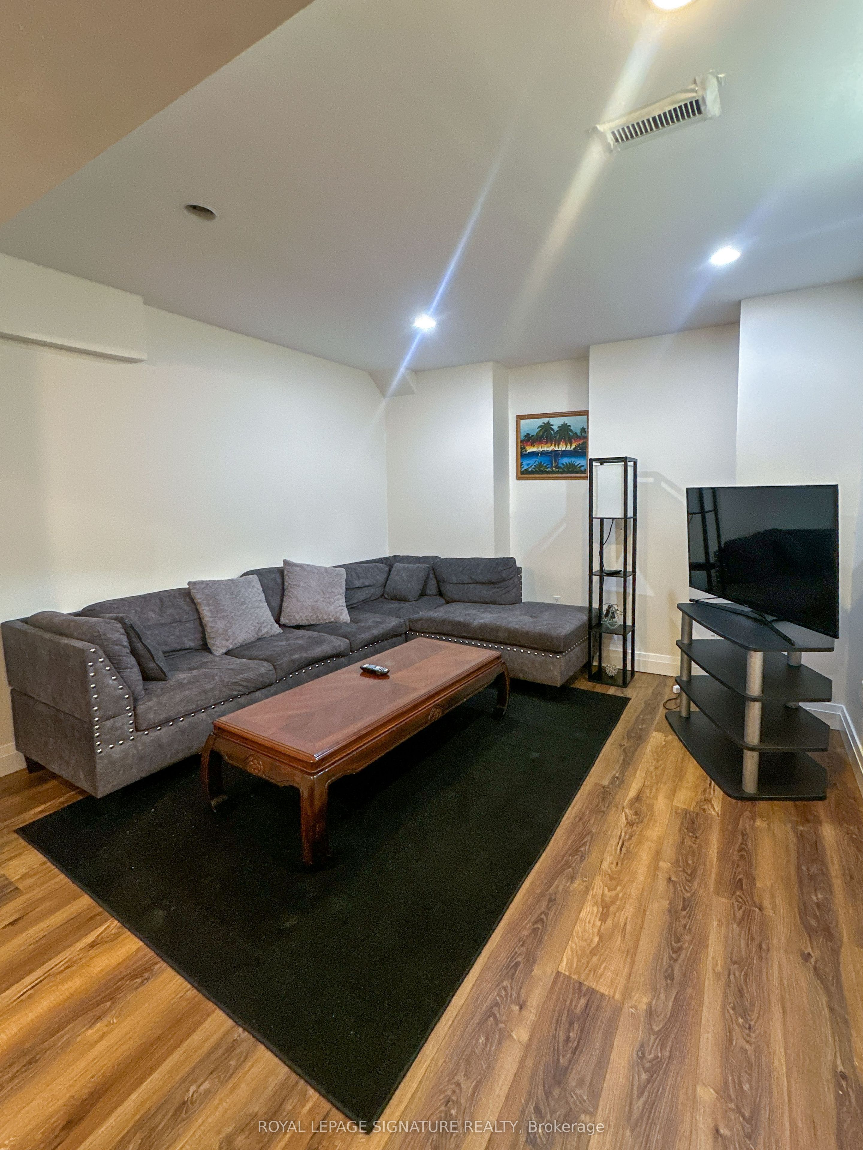 3974 Foxwood Avenue Bsmt