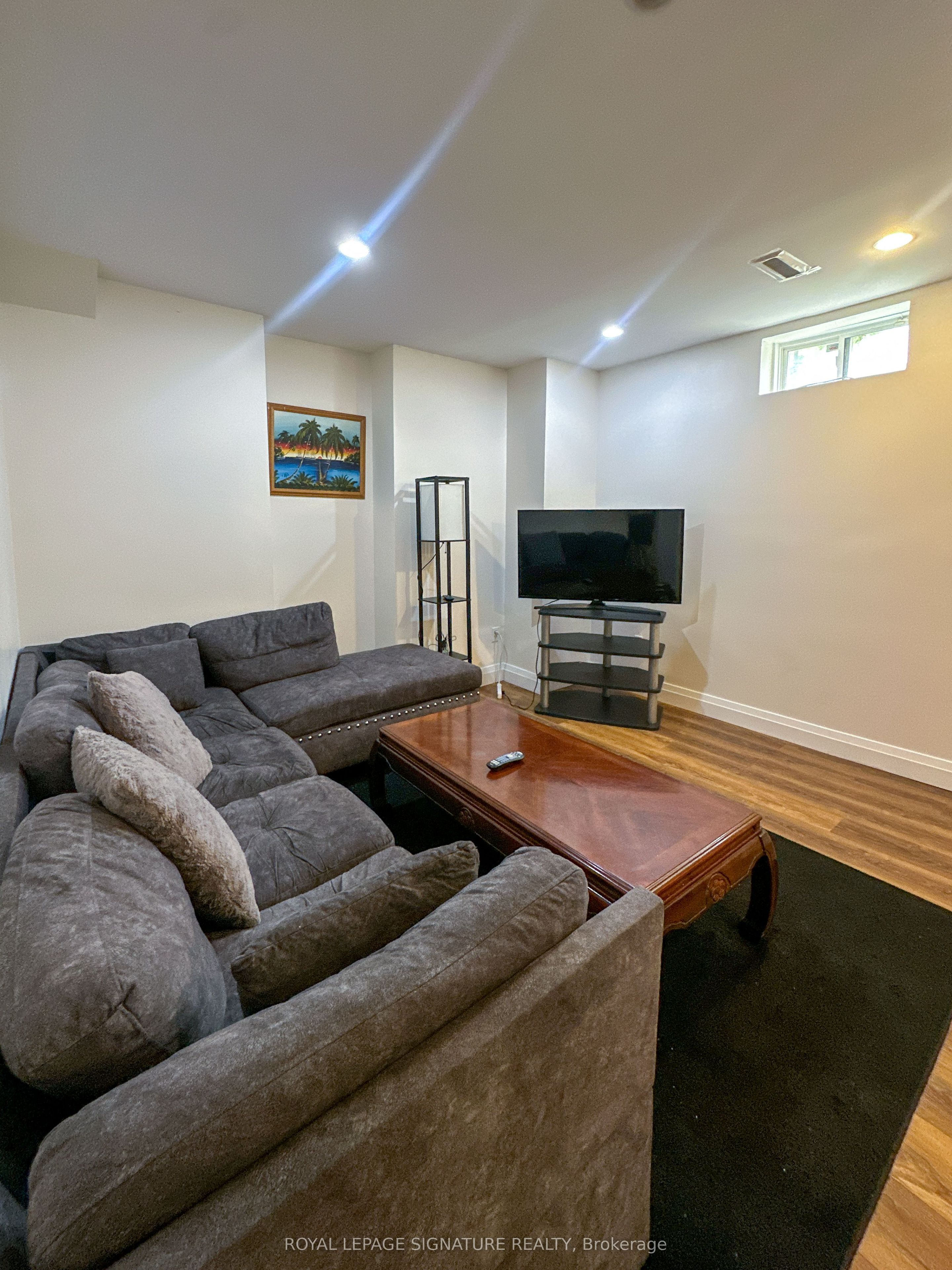 3974 Foxwood Avenue Bsmt