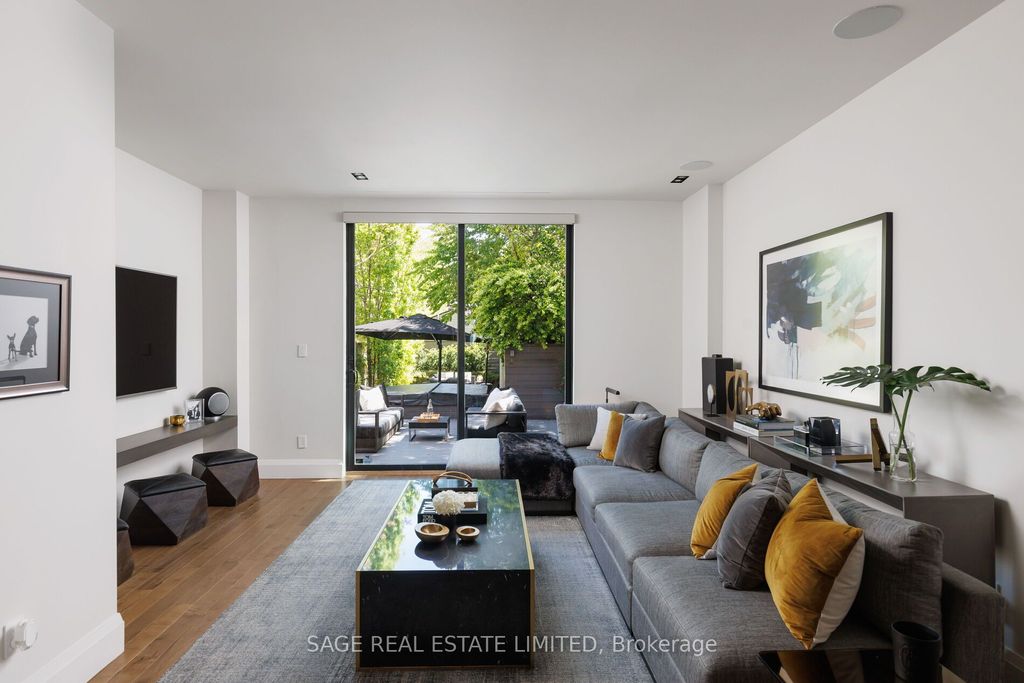 Photo of 979 Broadview Avenue, Toronto, ON M4K 2R9 (MLS # E13451554)