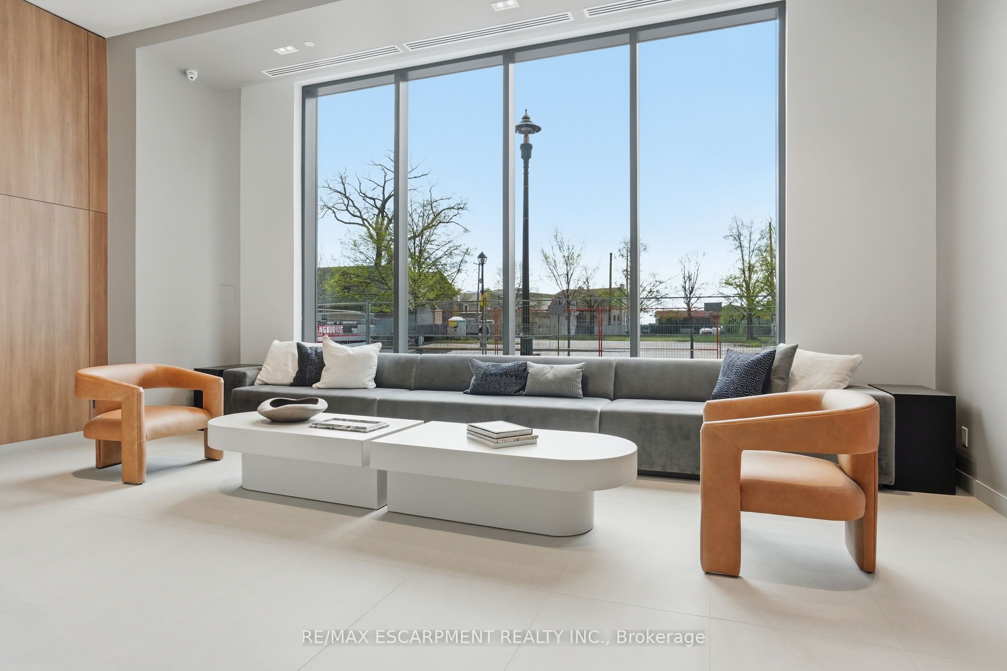 2075 Lakeshore Road 1002