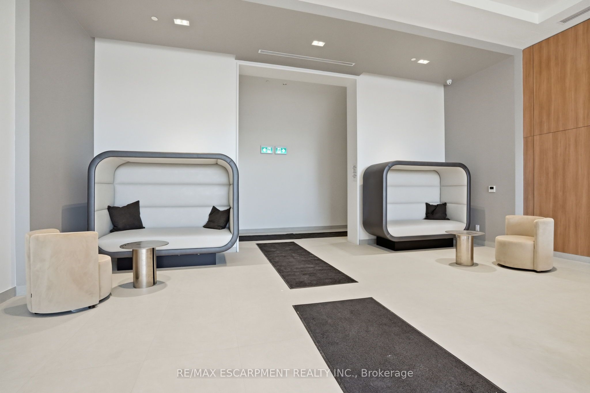 2075 Lakeshore Road 1002