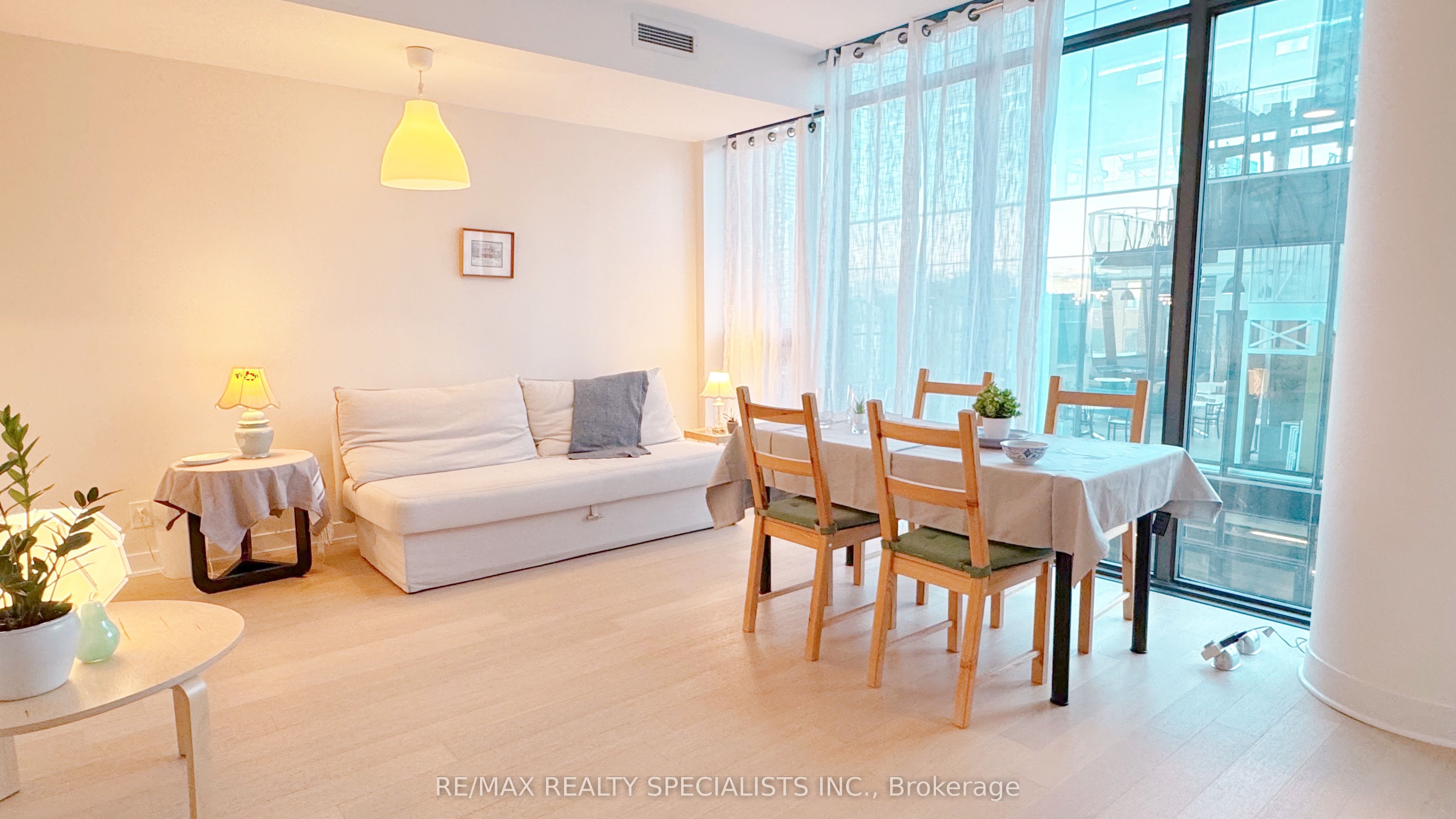 15 Beverley Street 905