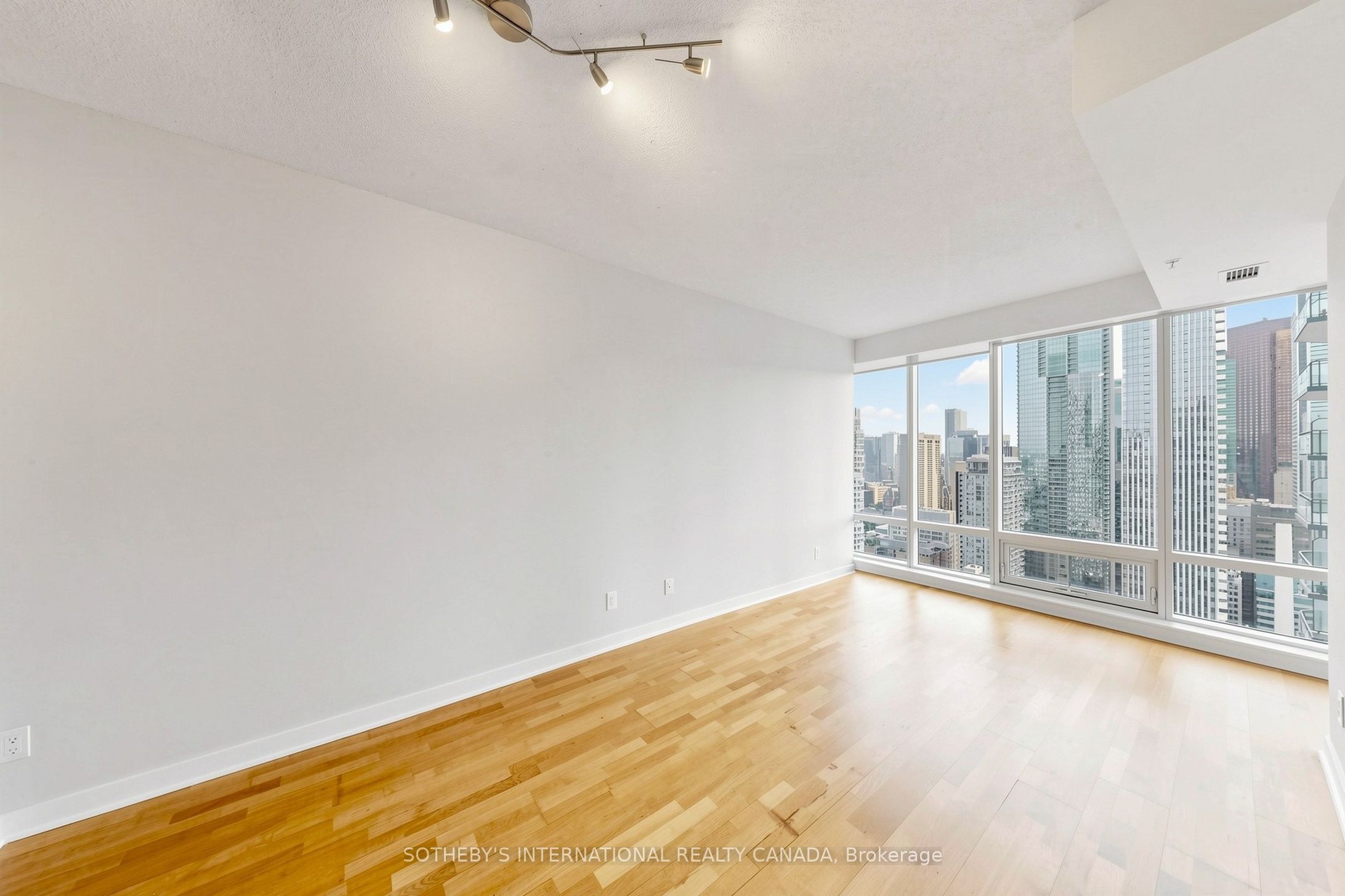 295 Adelaide Street W 3906