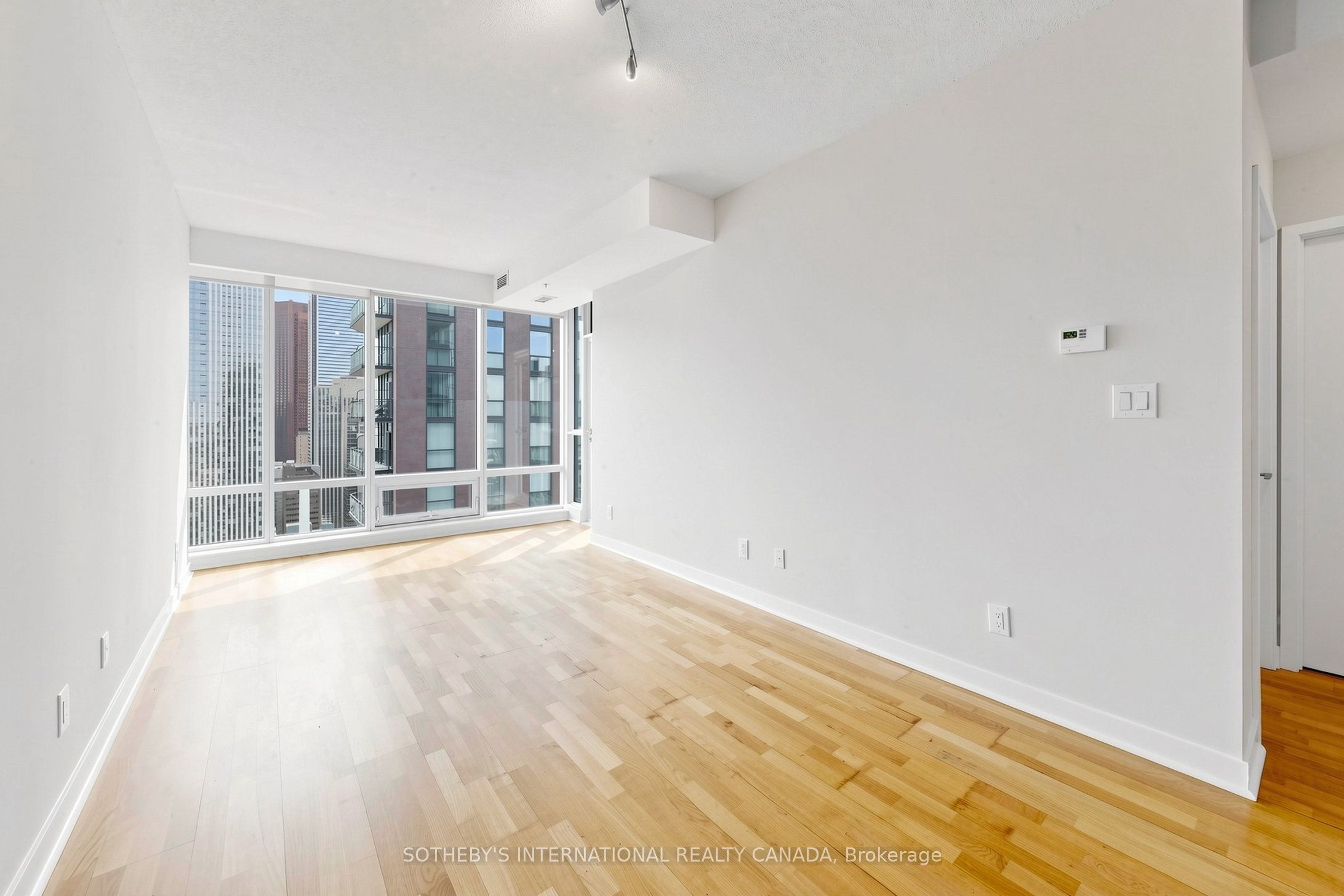 295 Adelaide Street W 3906