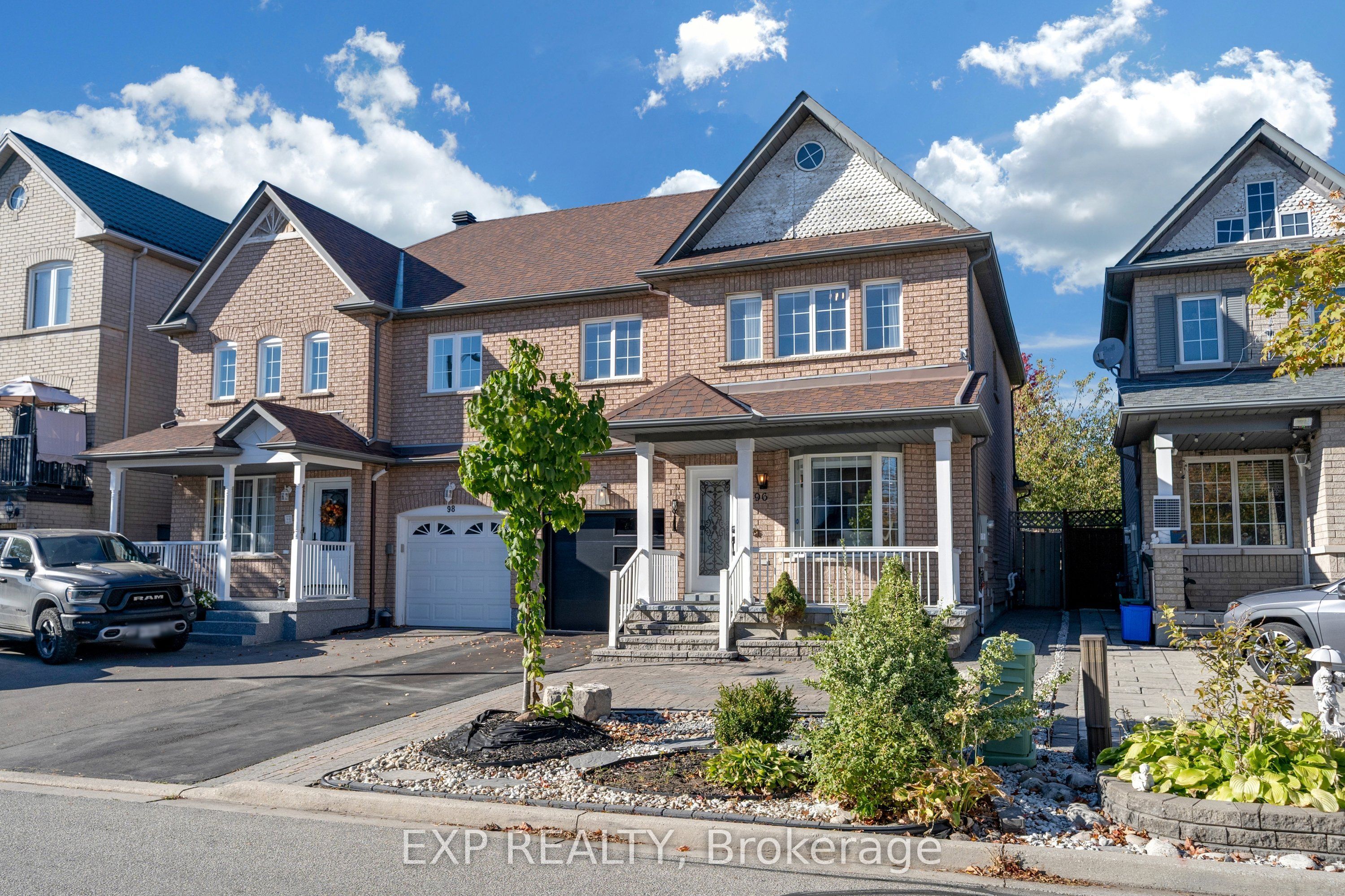 96 Grand Valley Boulevard