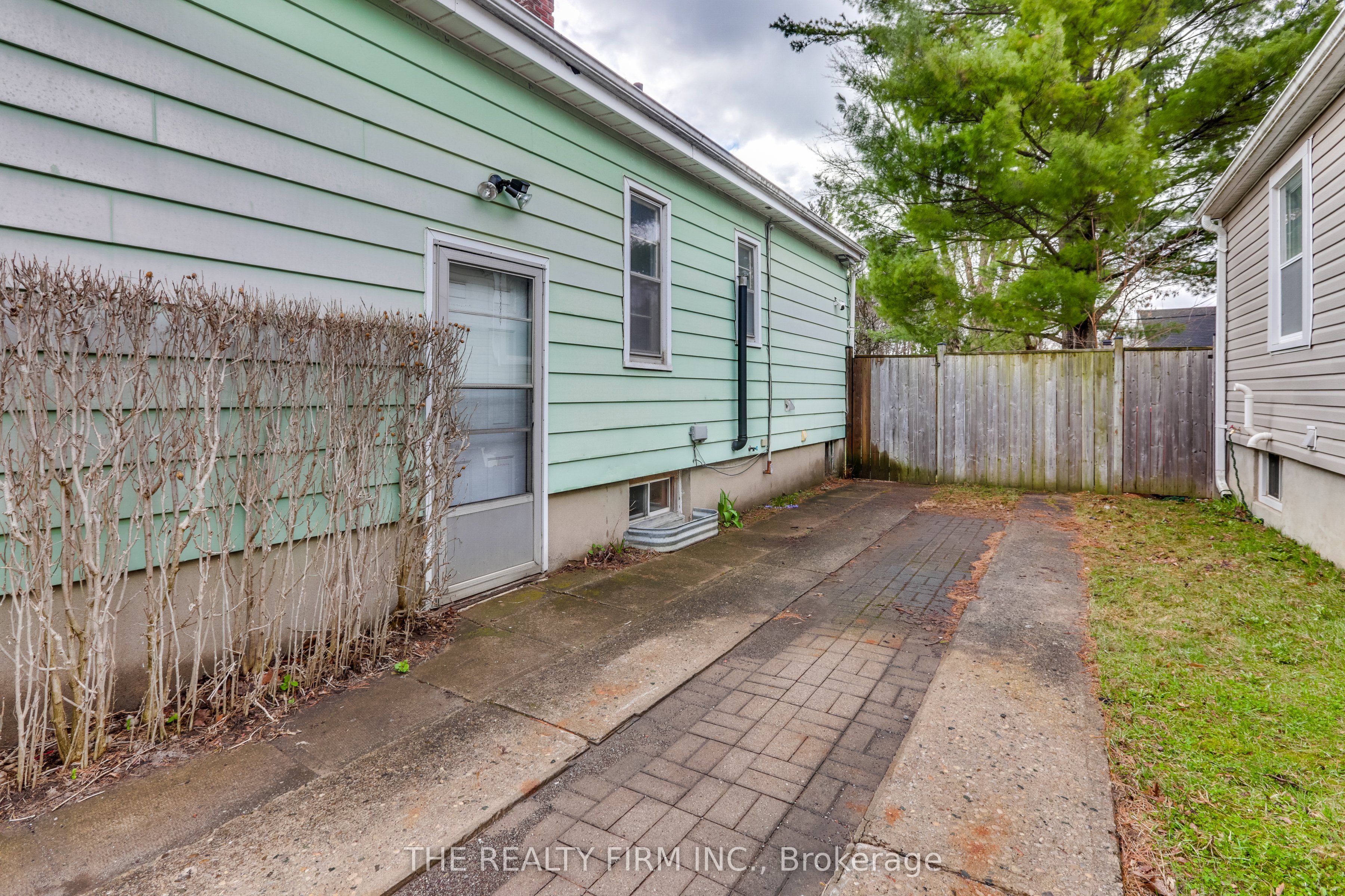 1153 Trafalgar Street