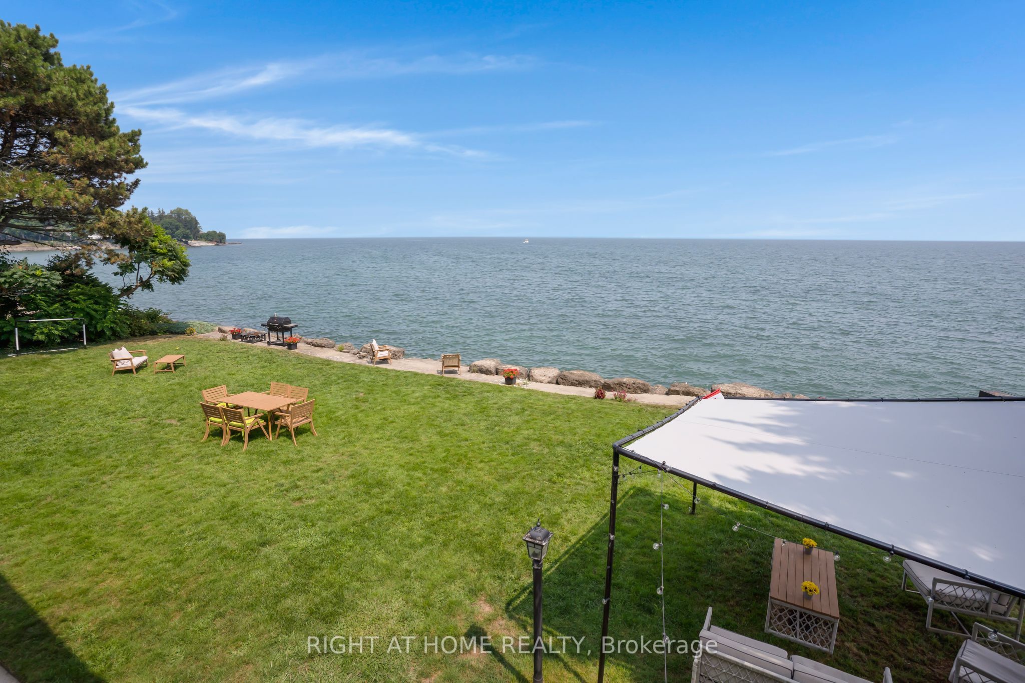 1360 LAKESHORE Road W