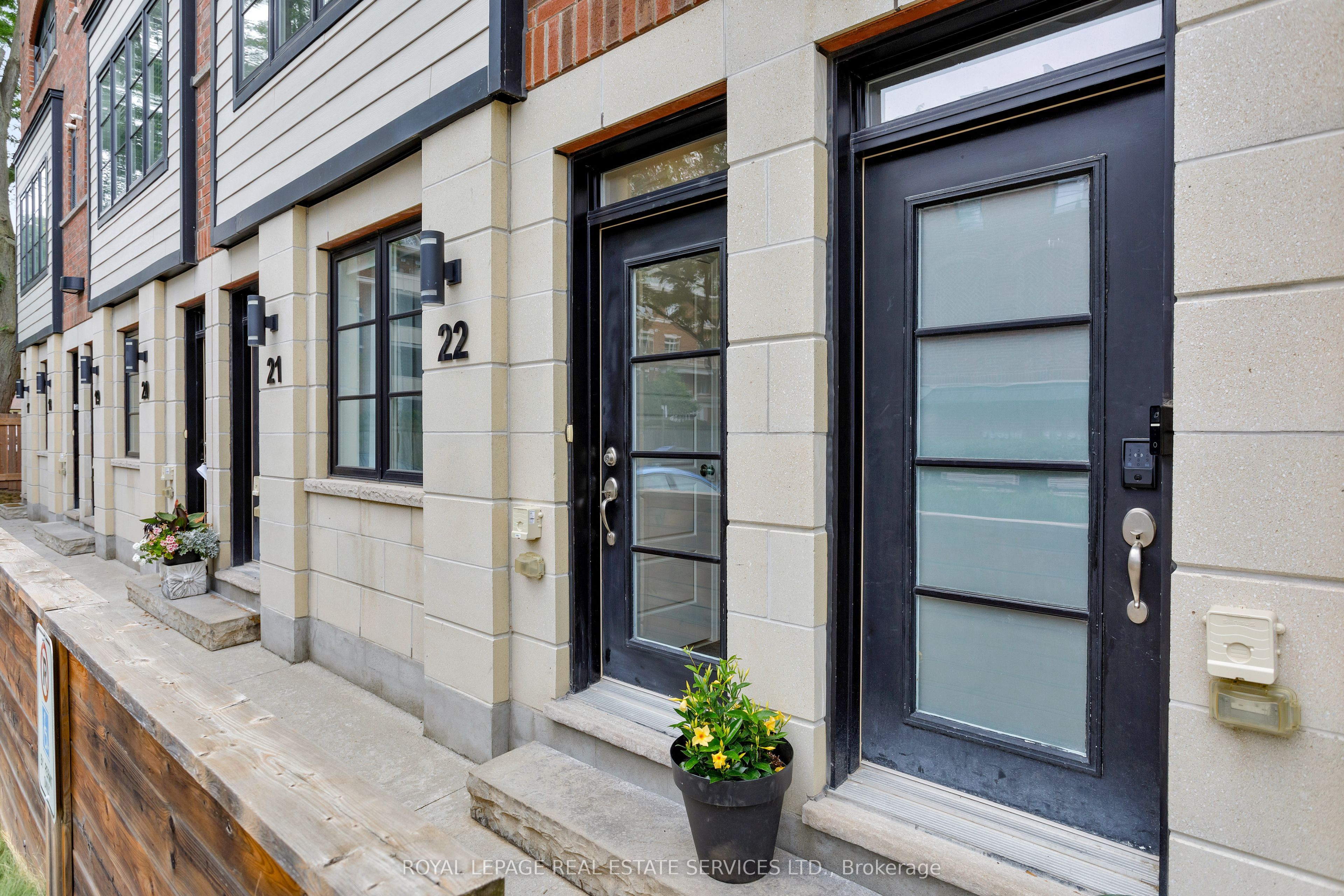 405 Plains Road E 22