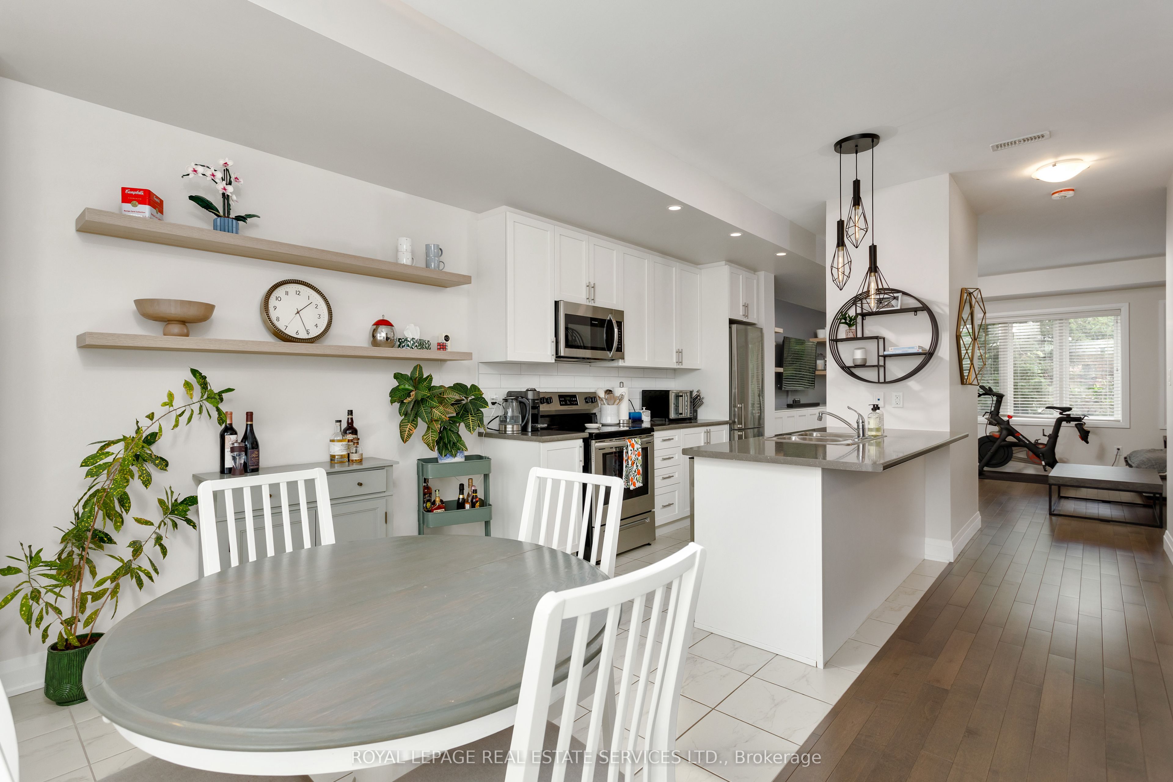 405 Plains Road E 22