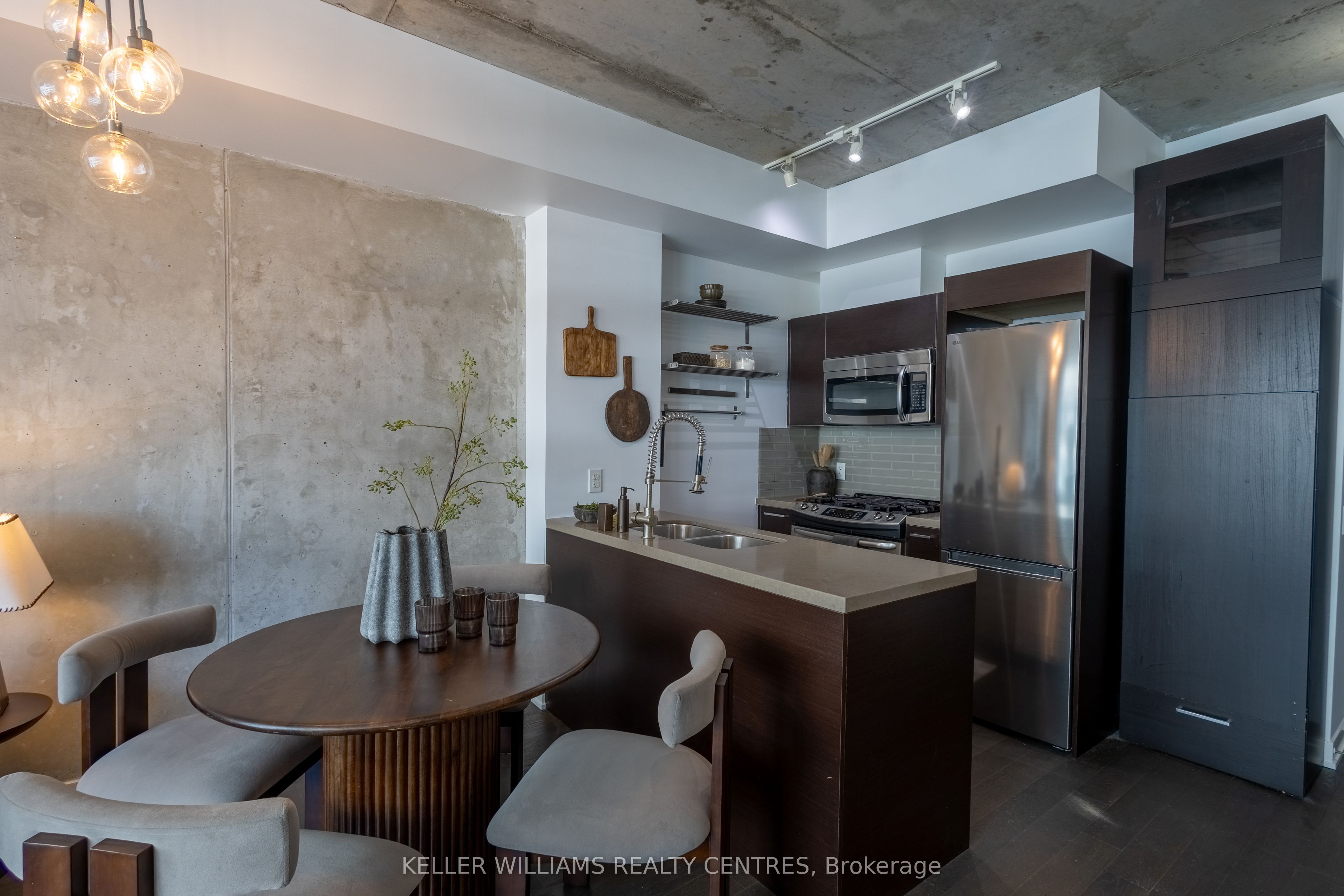 1201 Dundas Street E 806