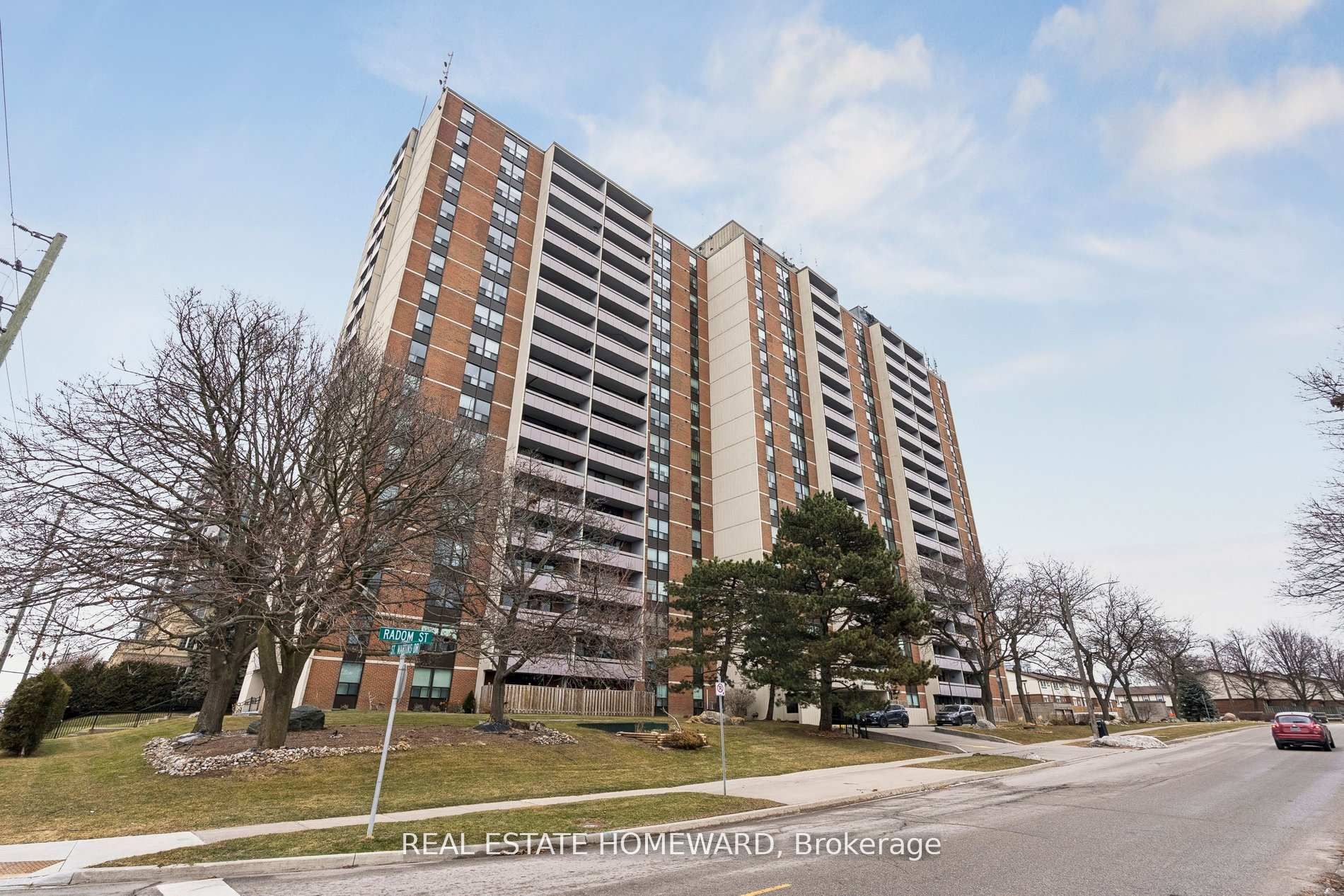 Photo 1 of 39 — 1210 Radom Street 209, Pickering, ON L1W 2Z3