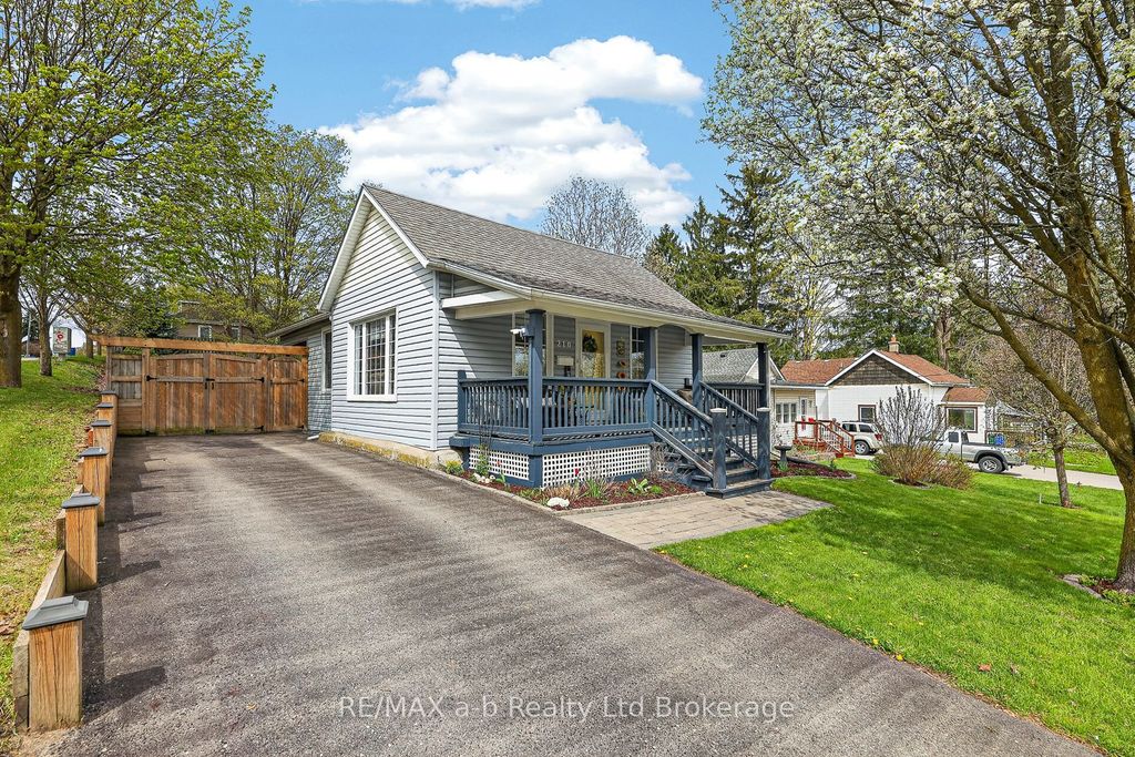 Photo of 210 Russell Street, Woodstock, ON N4S 2Z2 (MLS # X13076334)