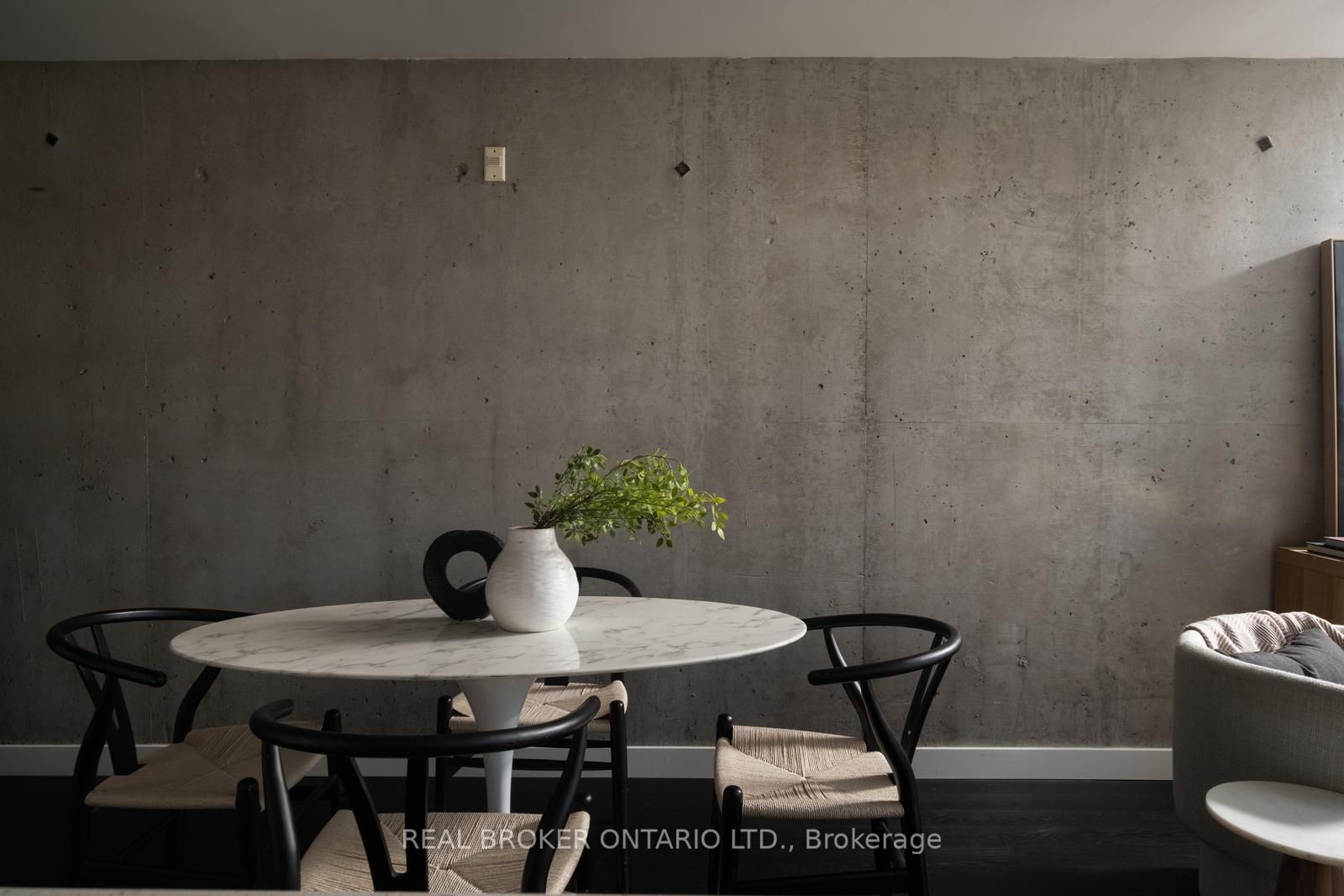 90 Broadview Avenue 202