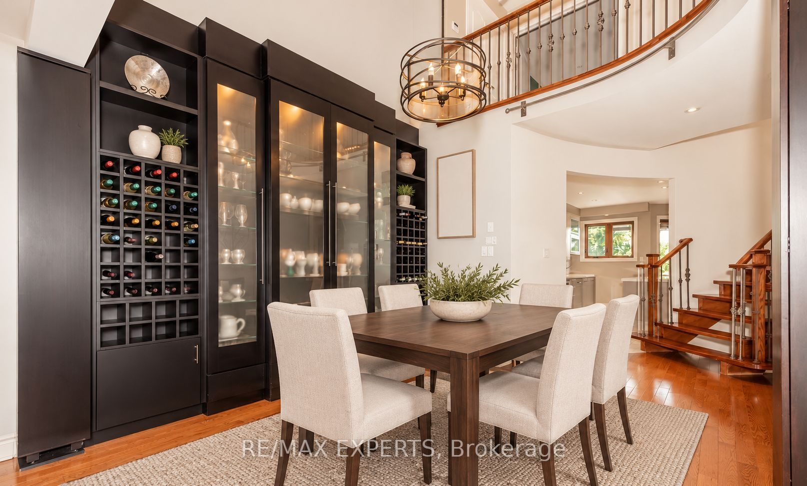 94 Royview Crescent