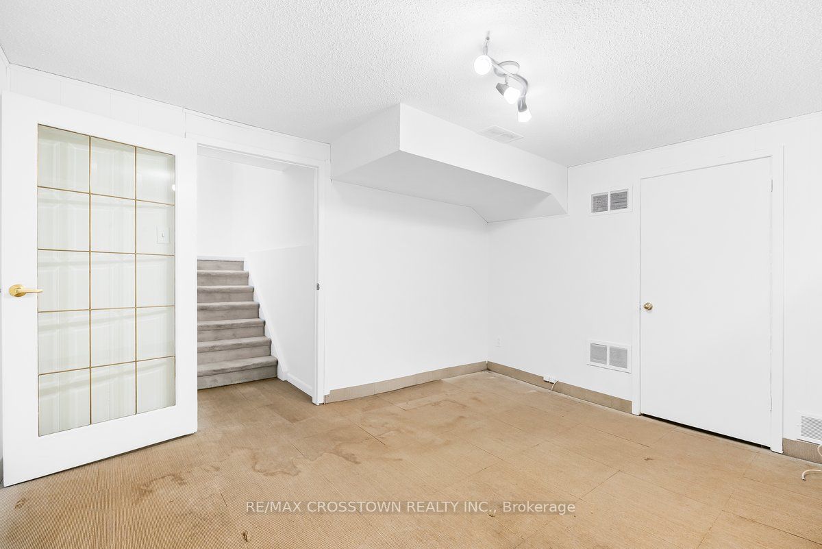 627 Rathburn Road 20