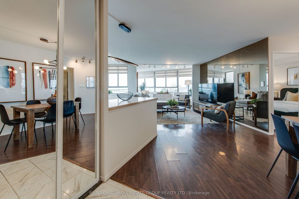 Photo of 270 Queens Quay W #1102, Toronto, ON M5J 2N4 (MLS # C12391030)