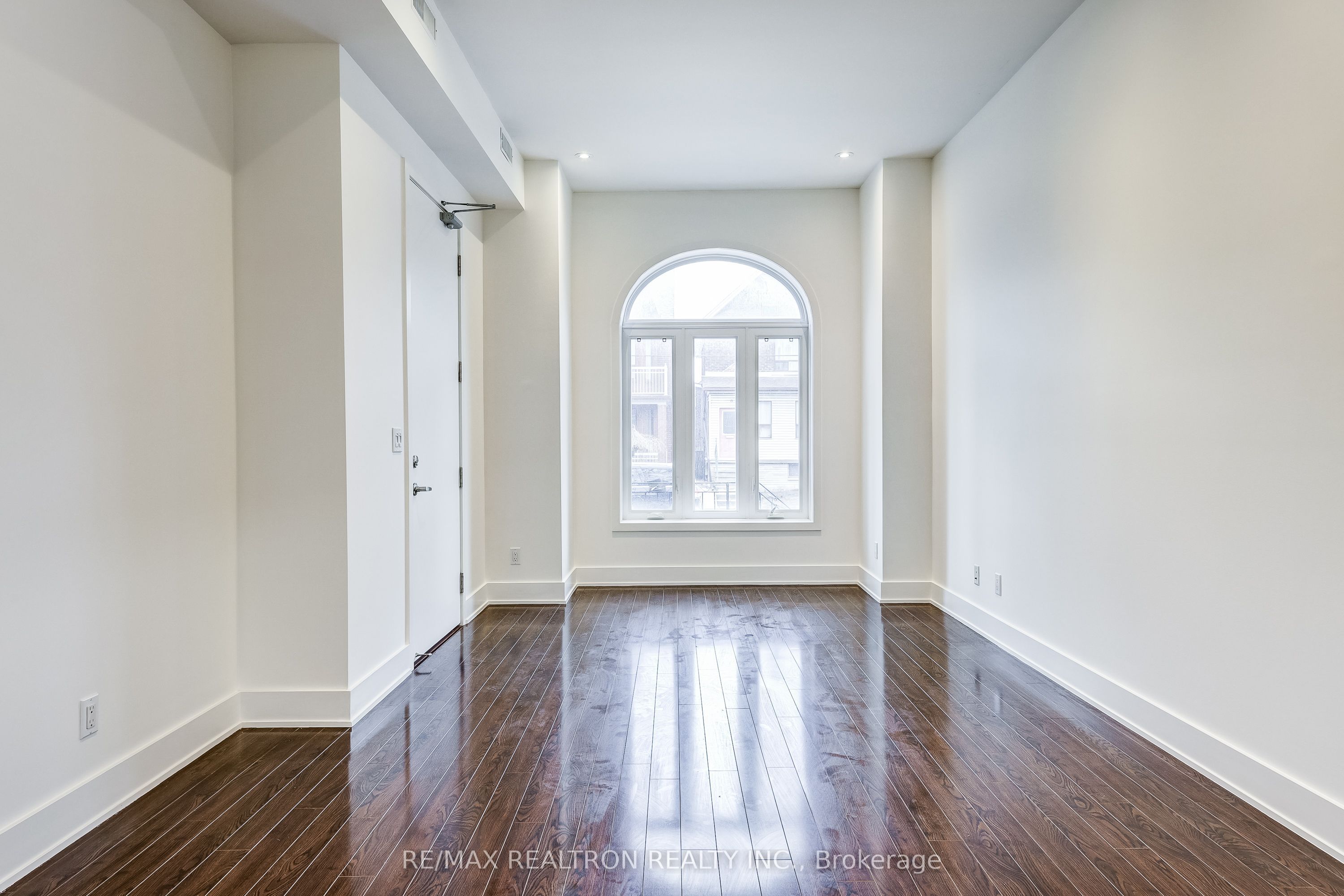 588 Ossington Avenue Main Flr