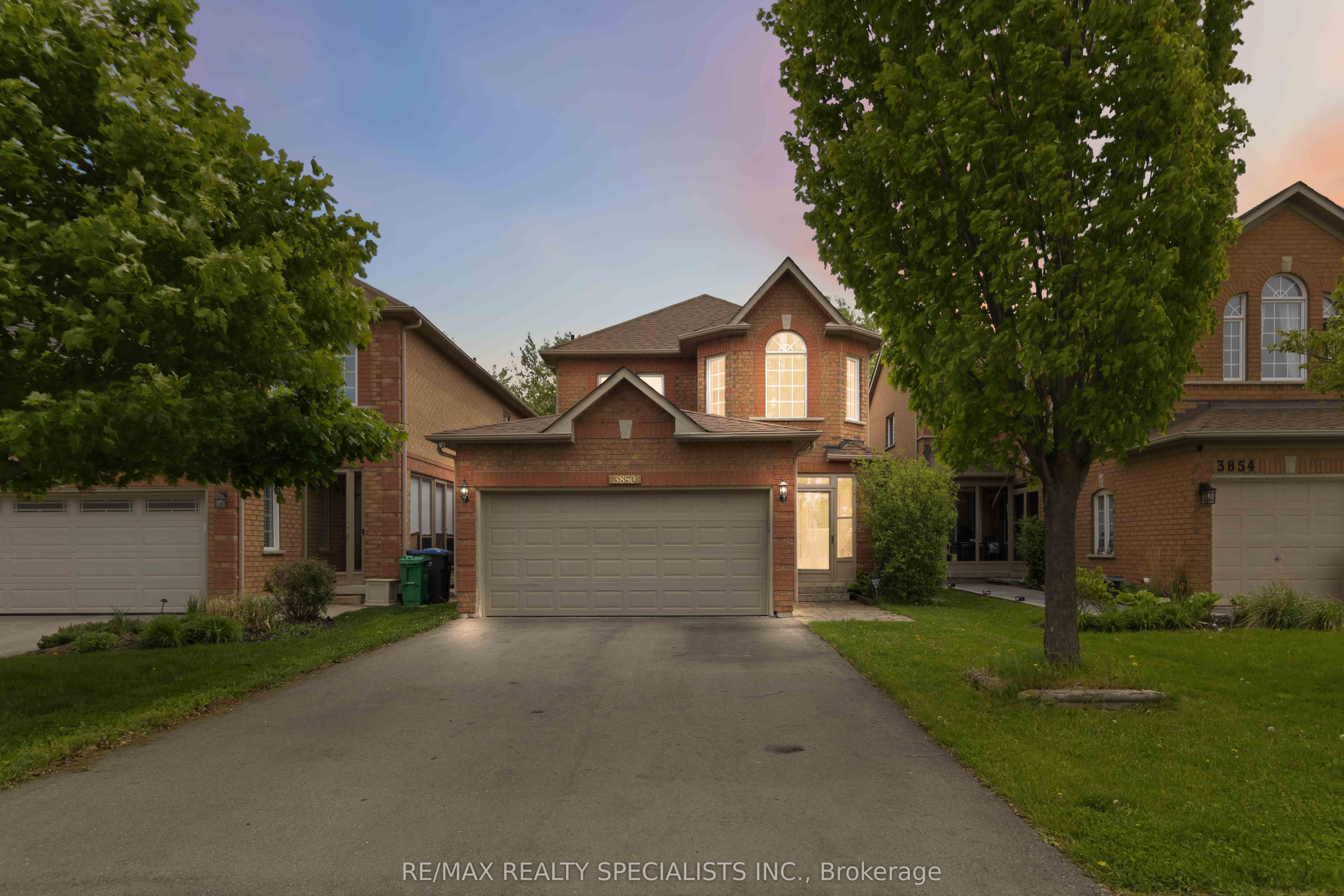 3850 Forest Bluff Crescent
