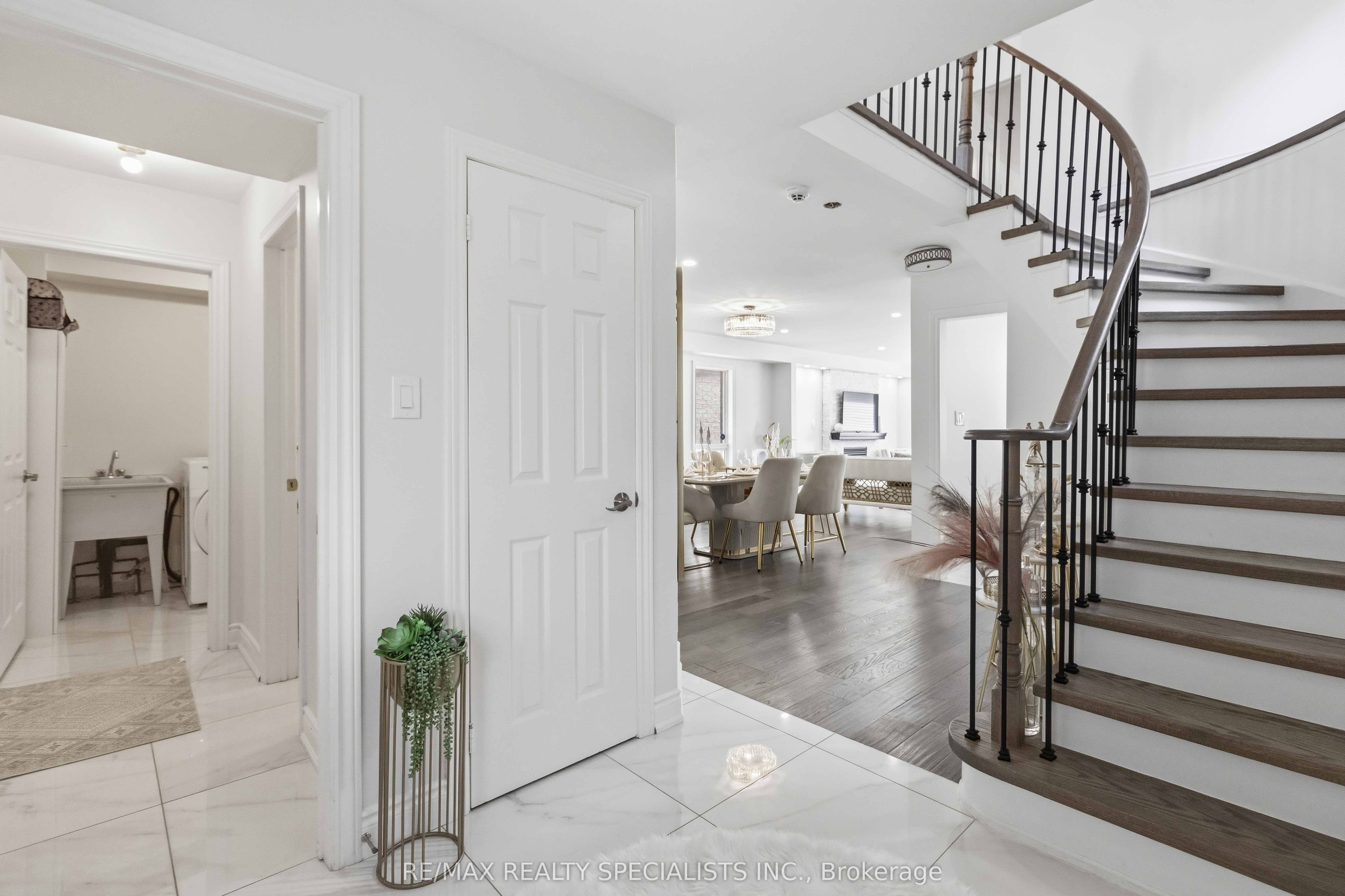 3850 Forest Bluff Crescent