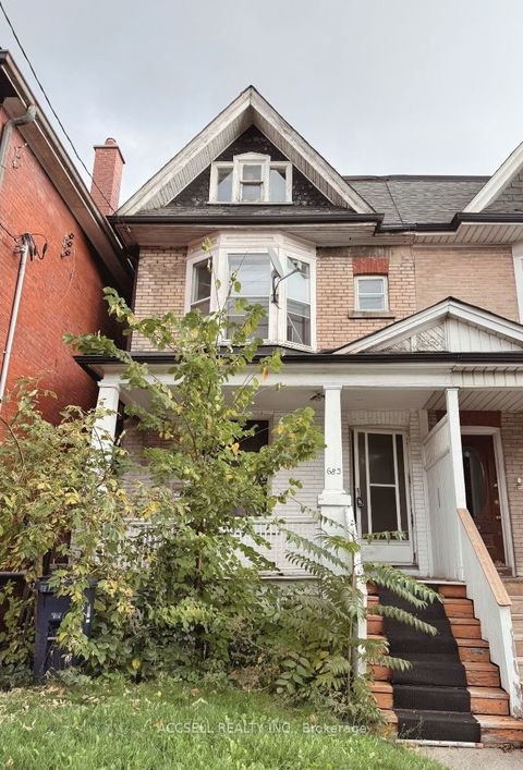 683 Broadview Avenue Toronto ON M4K 2P4