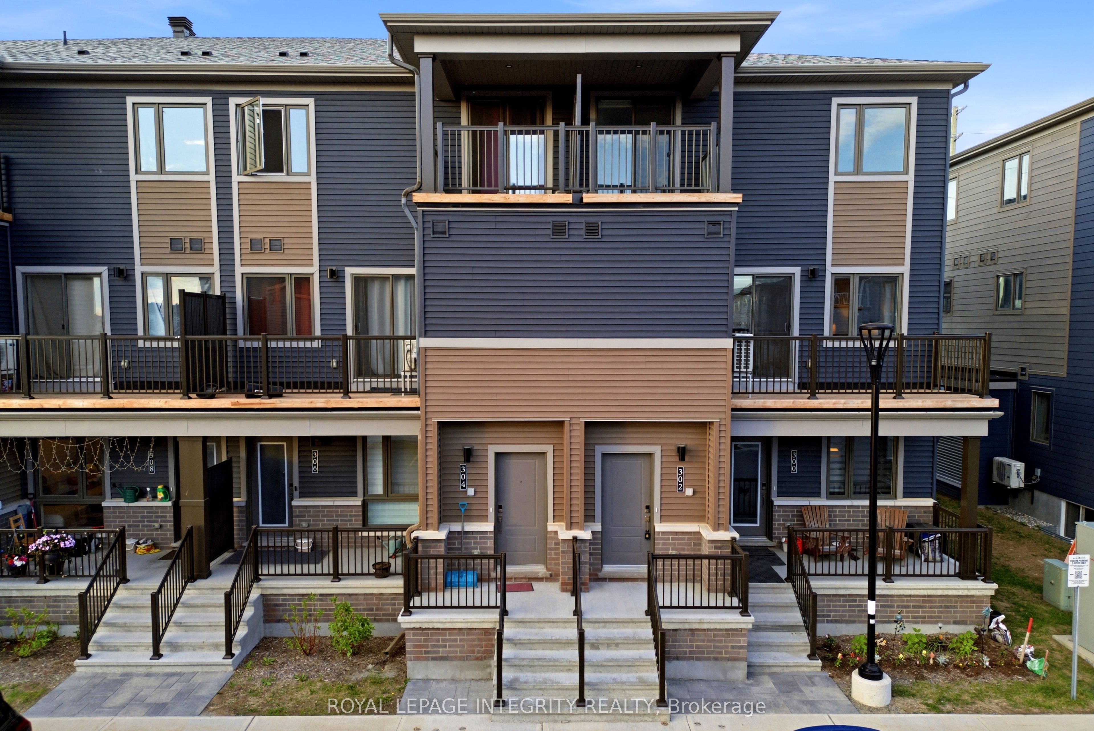 Photo 1 of 24 — 302 Parnian Private, Barrhaven, ON K2J 7K5
