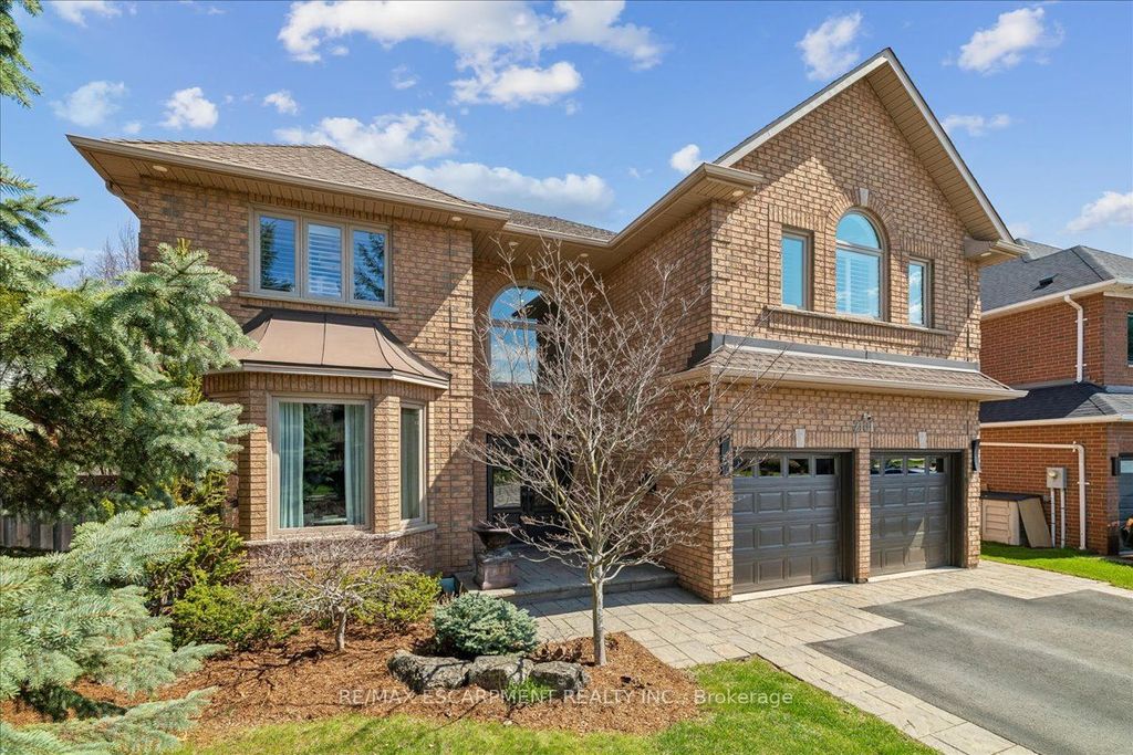 Photo of 2101 Westoak Trails Boulevard, Oakville, ON L6M 3L2 (MLS # W13042288)
