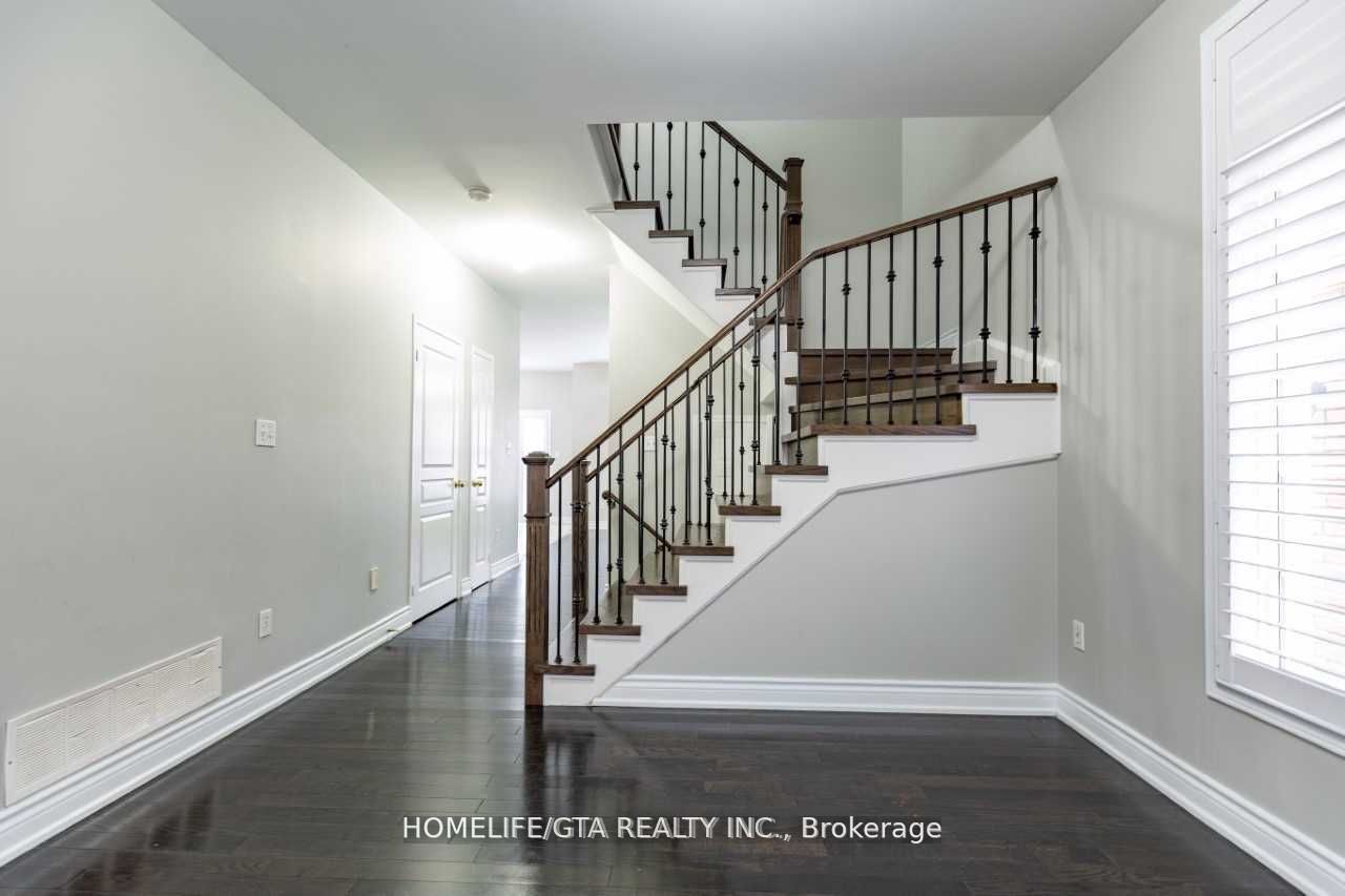 154 Goldenwood Crescent