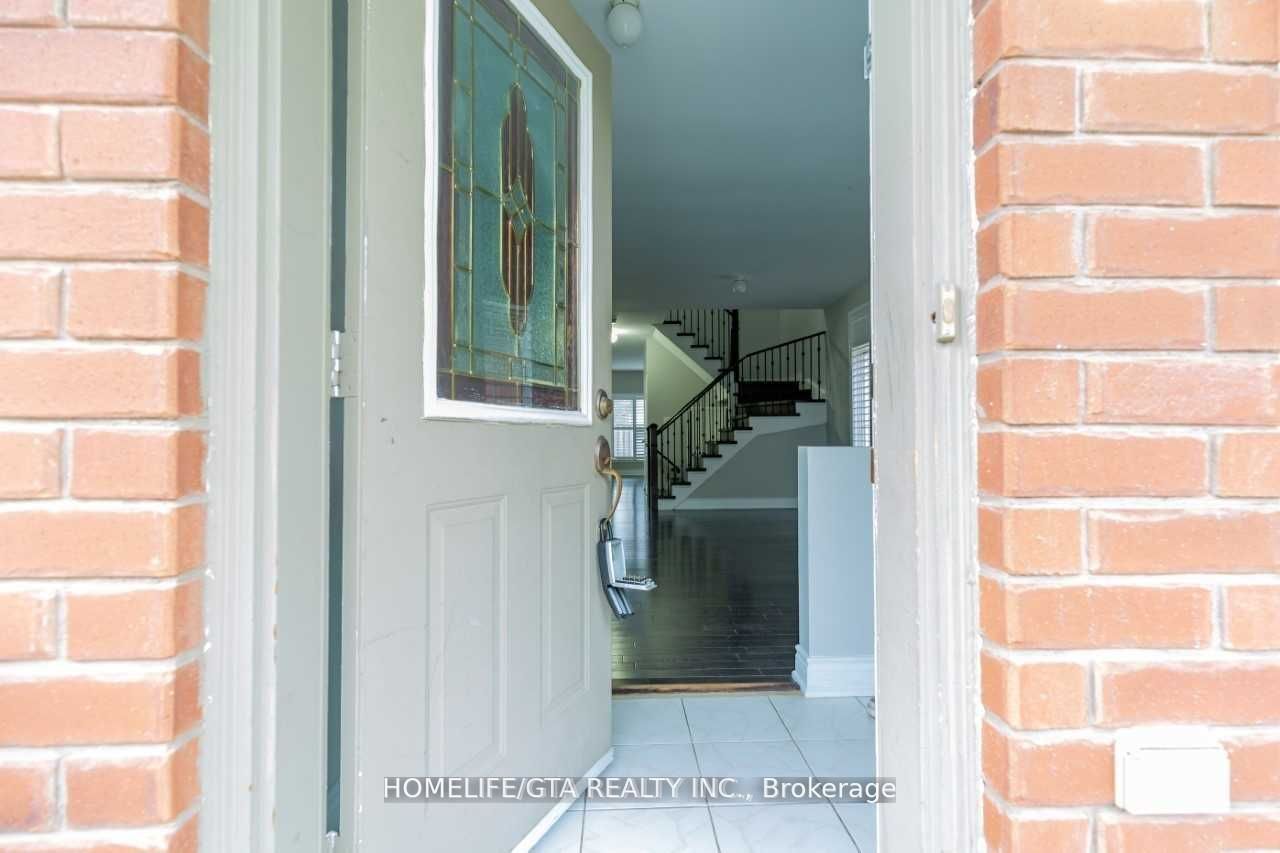 154 Goldenwood Crescent