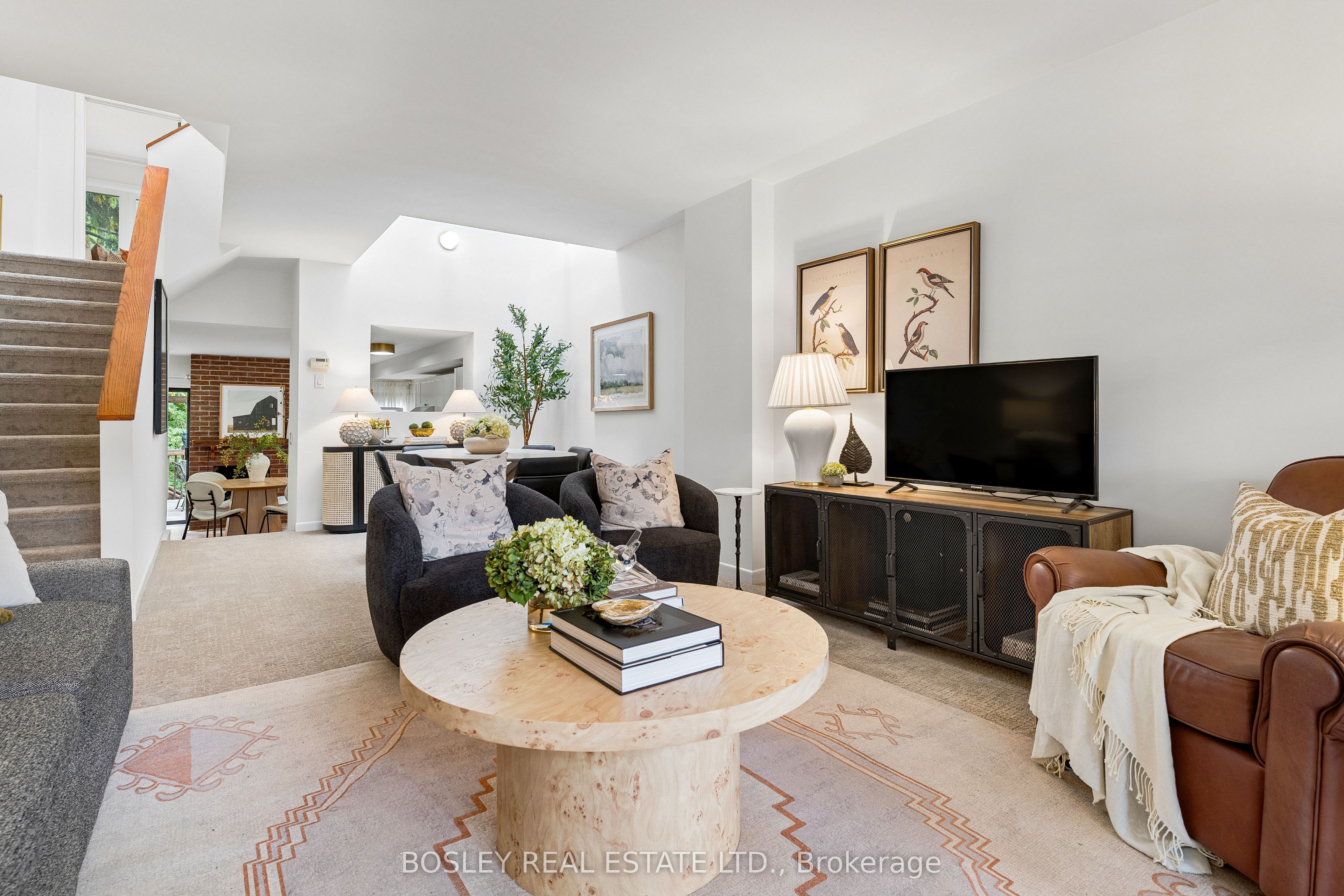 37 Hillsview Avenue