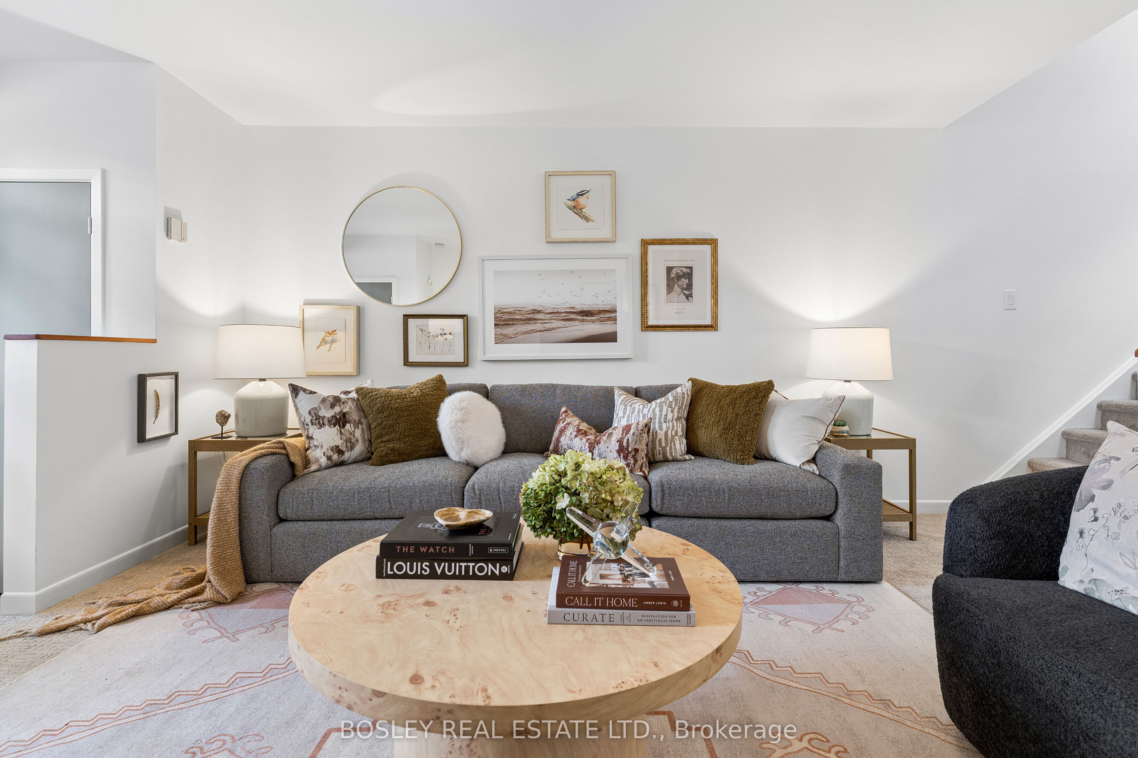 37 Hillsview Avenue